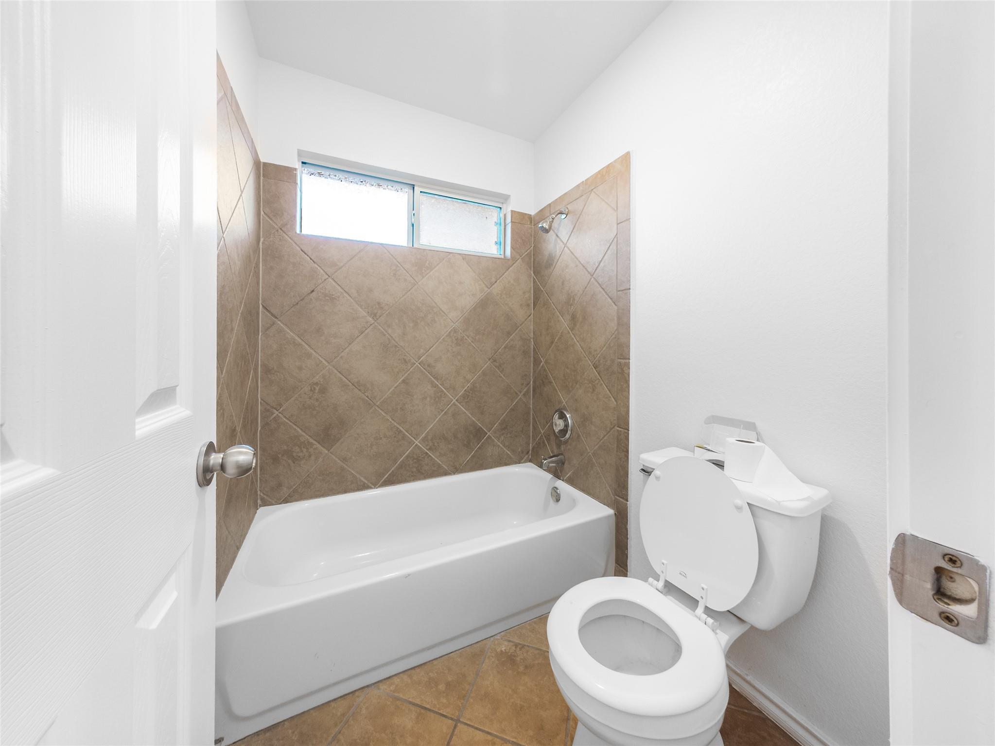 202 Holmstrom St, Hutto, TX 78634