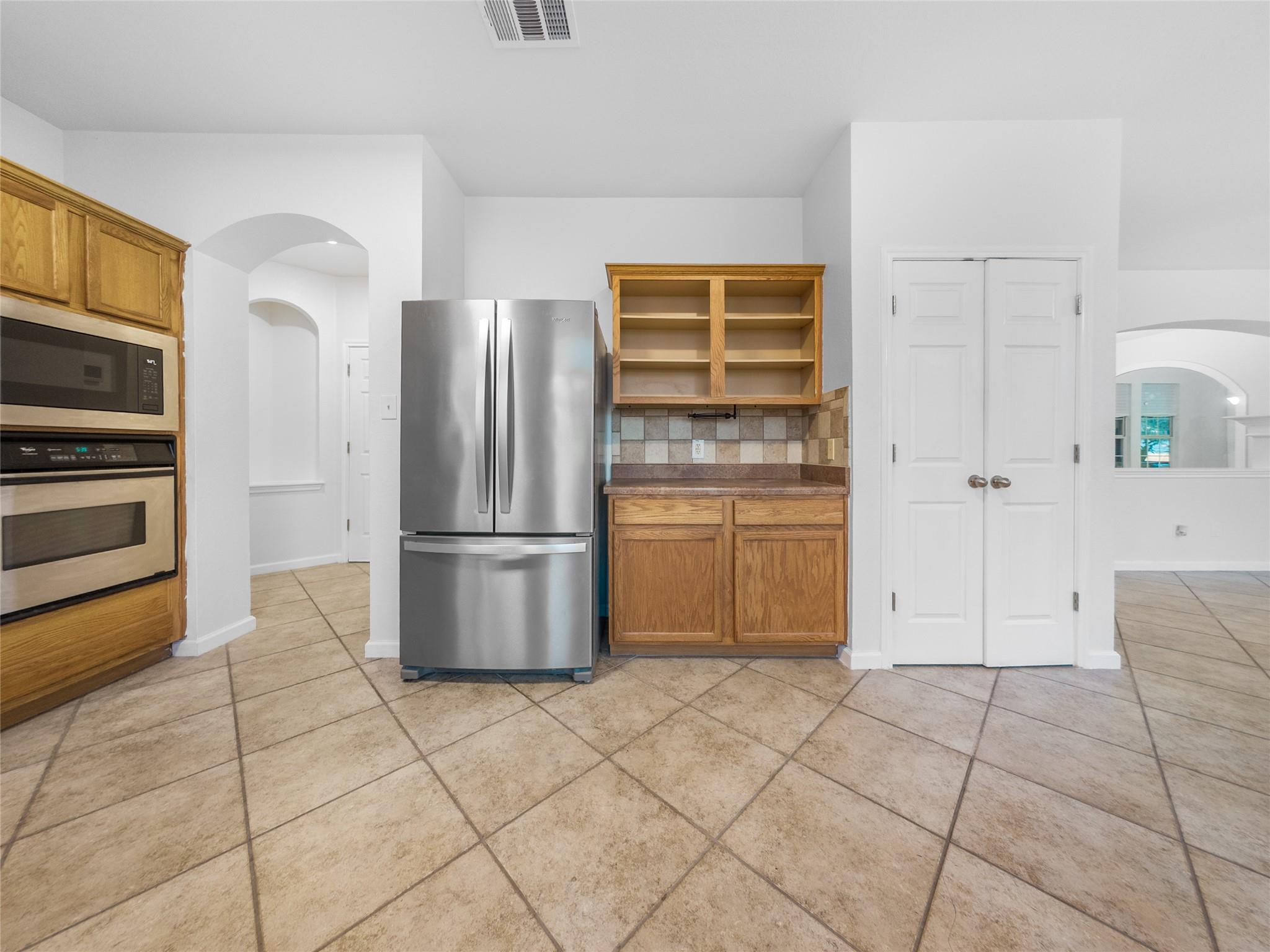 202 Holmstrom St, Hutto, TX 78634