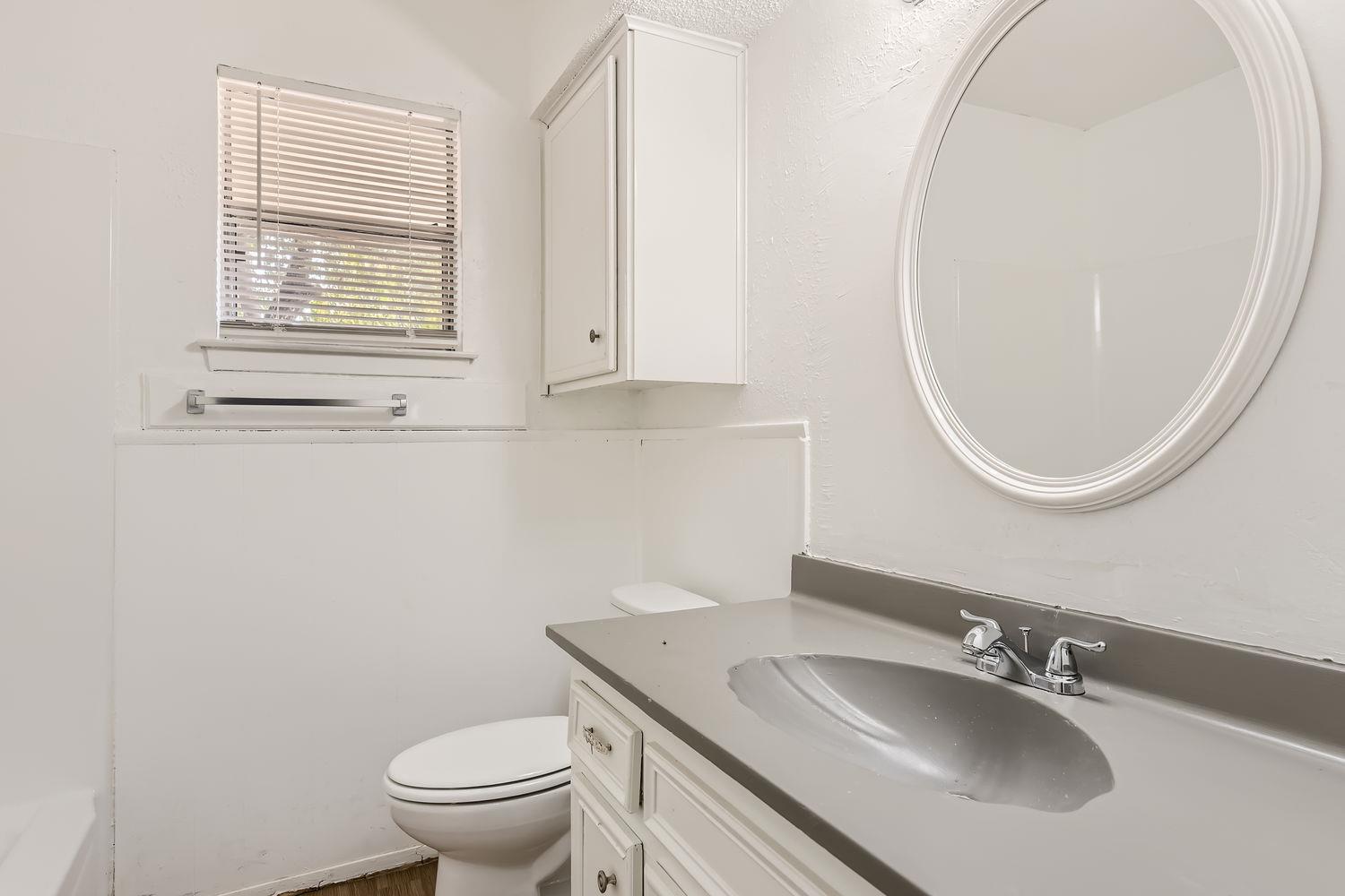 2516 Glen Springs Way # B, Austin, TX 78741