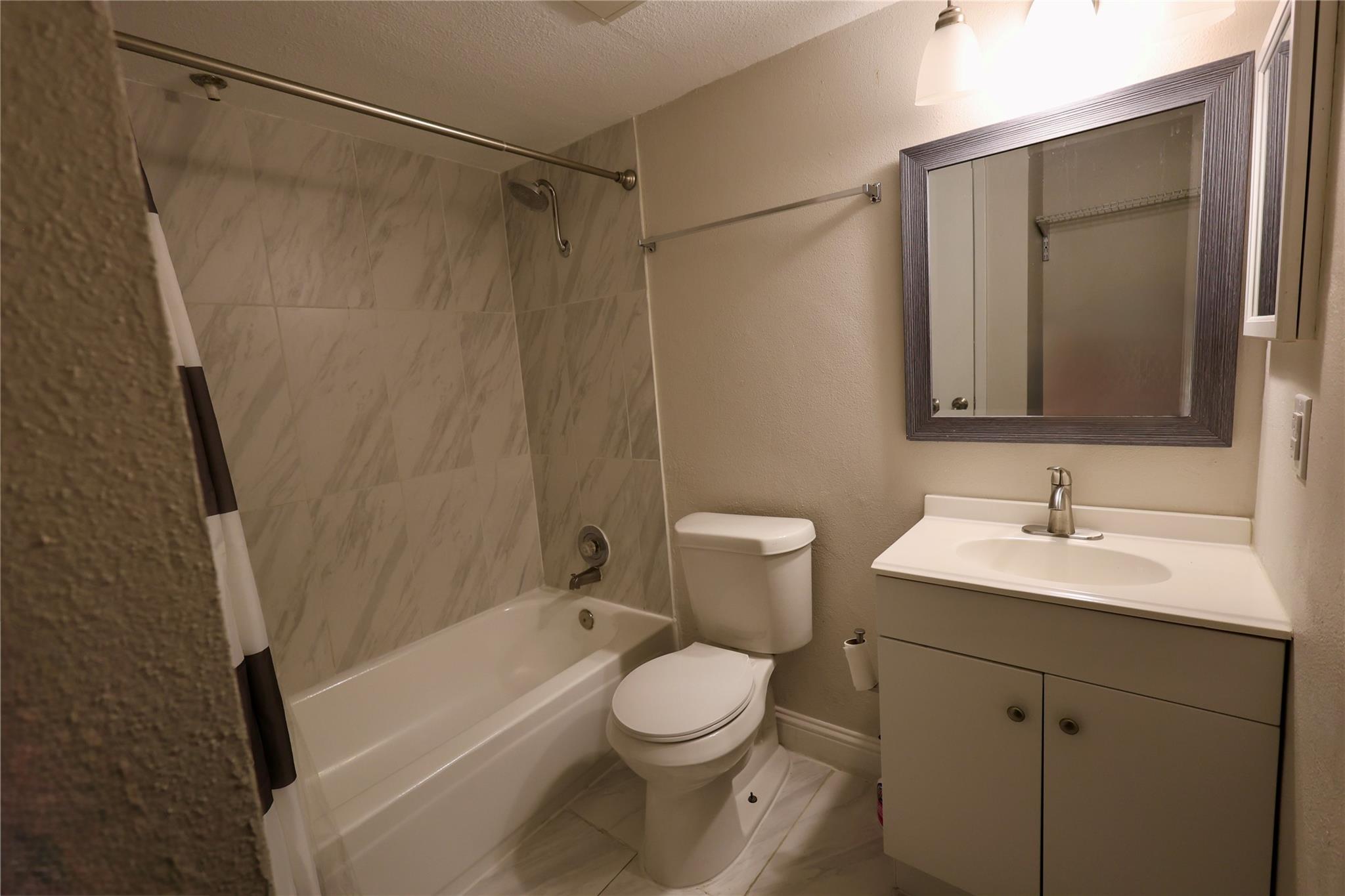 1840 Burton Dr # 120, Austin, TX 78741