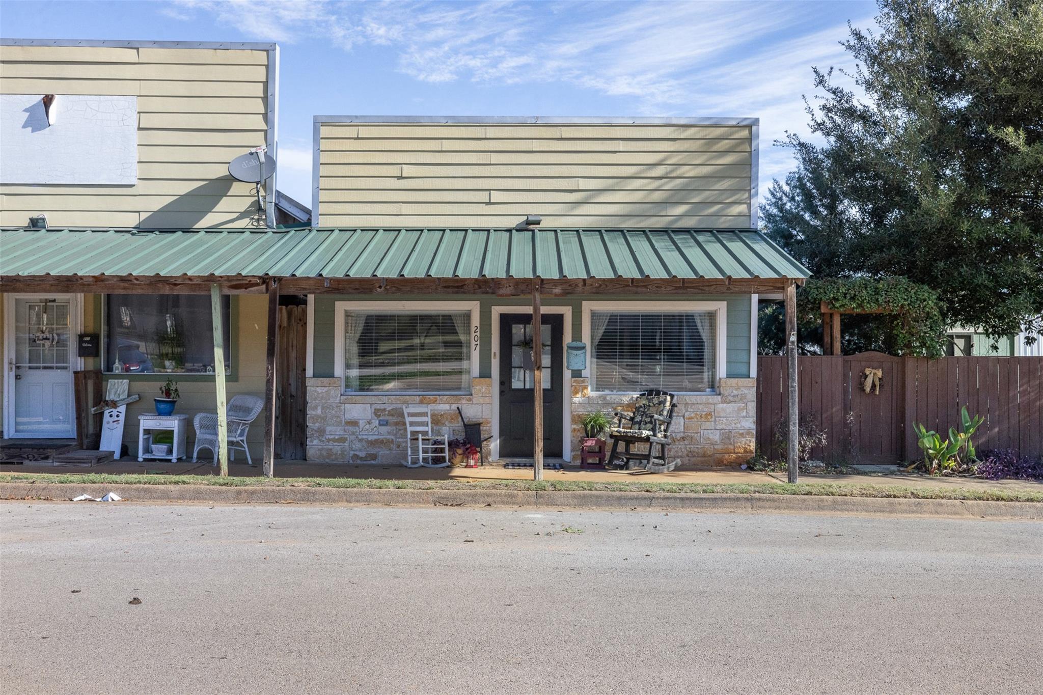 207 S Hill St, Caldwell, TX 77836