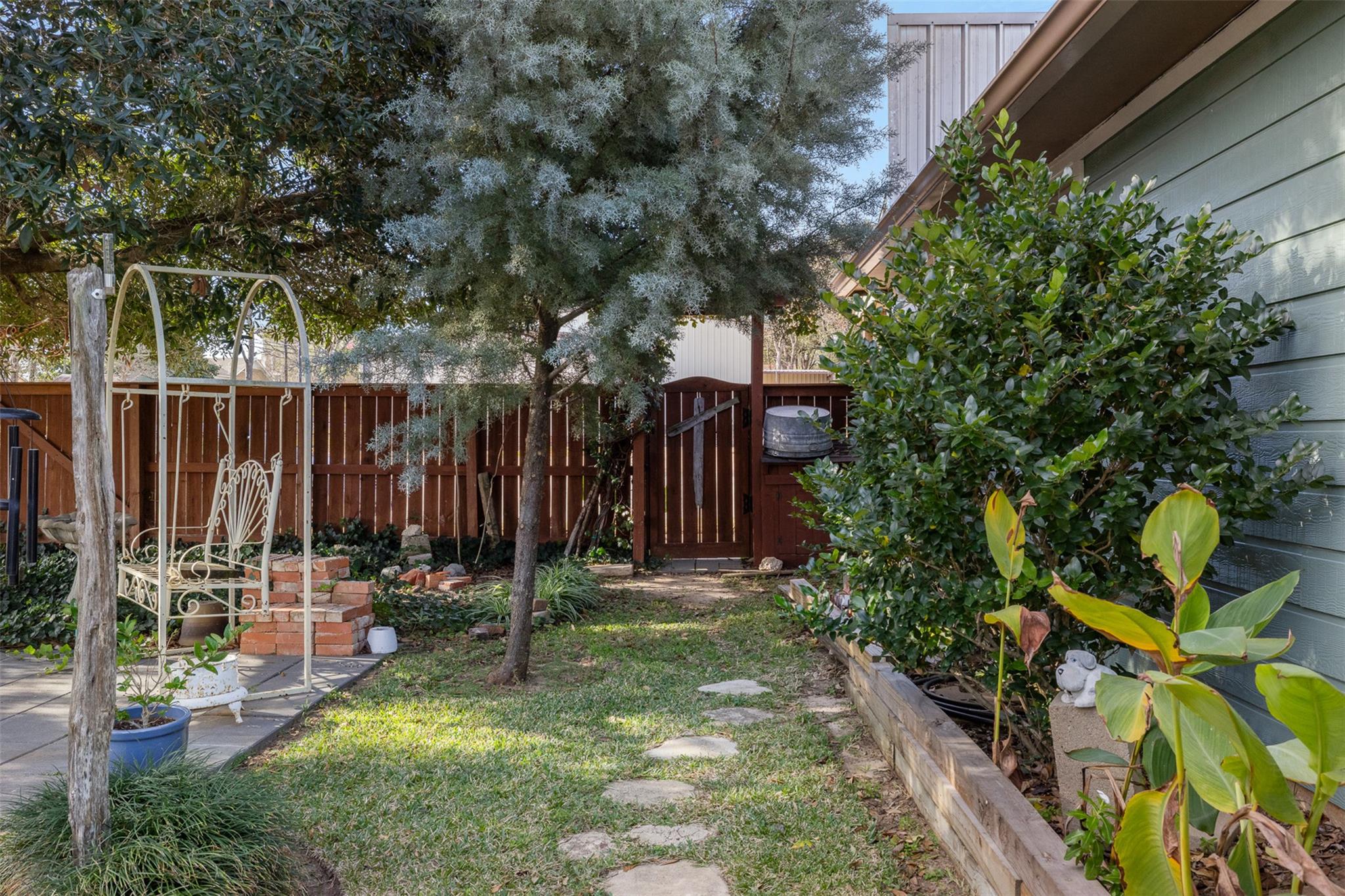 207 S Hill St, Caldwell, TX 77836