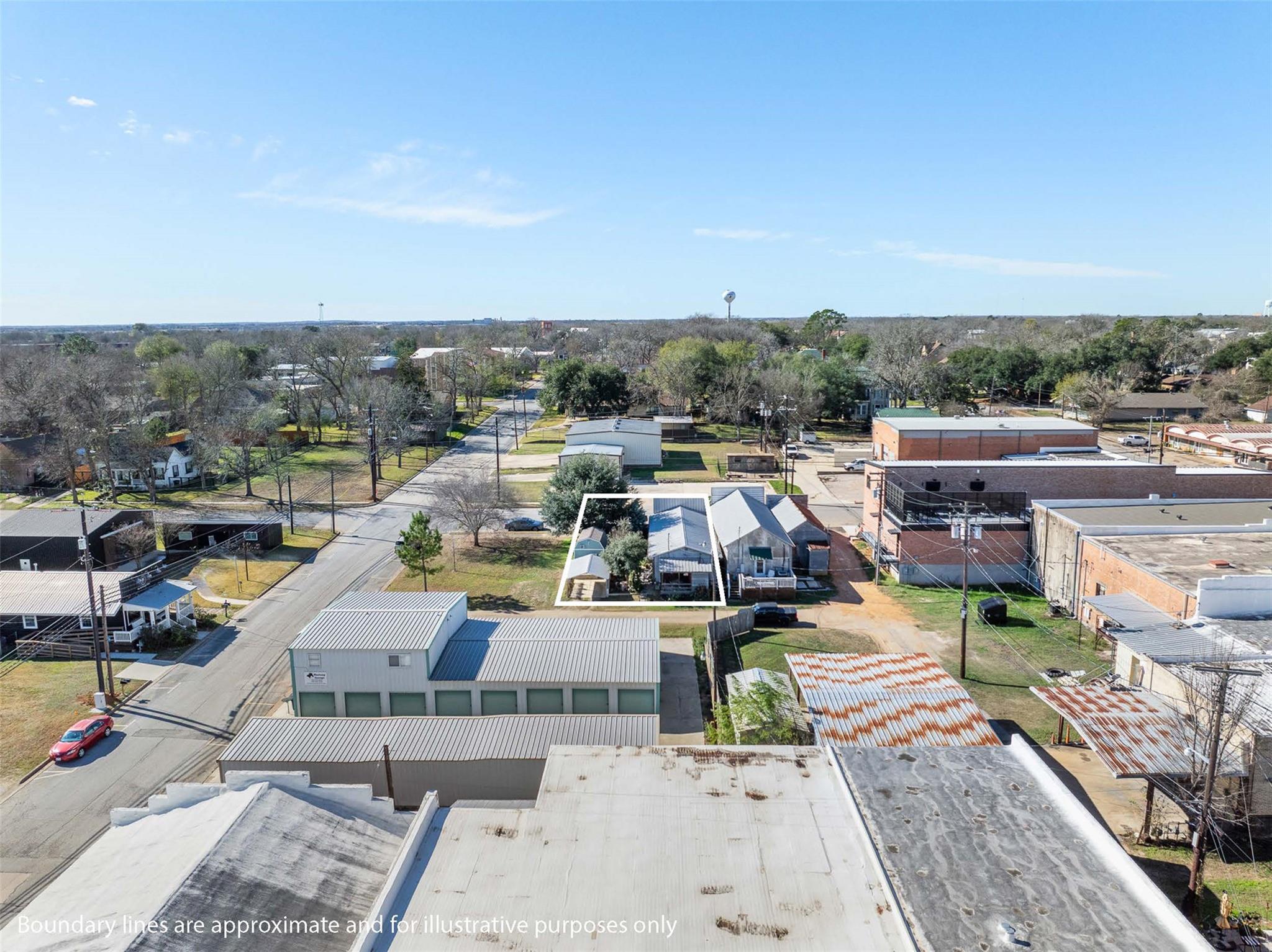 207 S Hill St, Caldwell, TX 77836