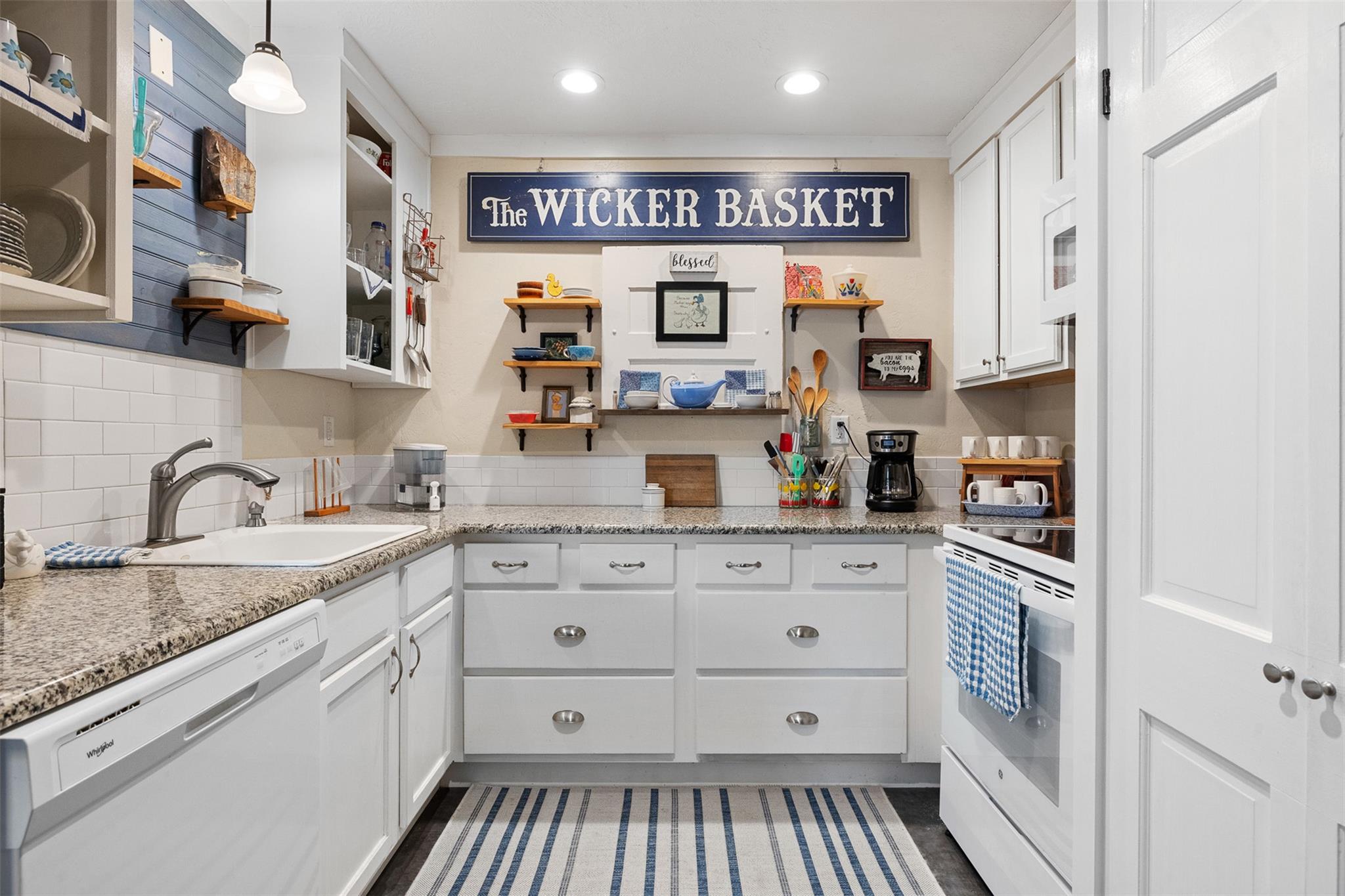 207 S Hill St, Caldwell, TX 77836