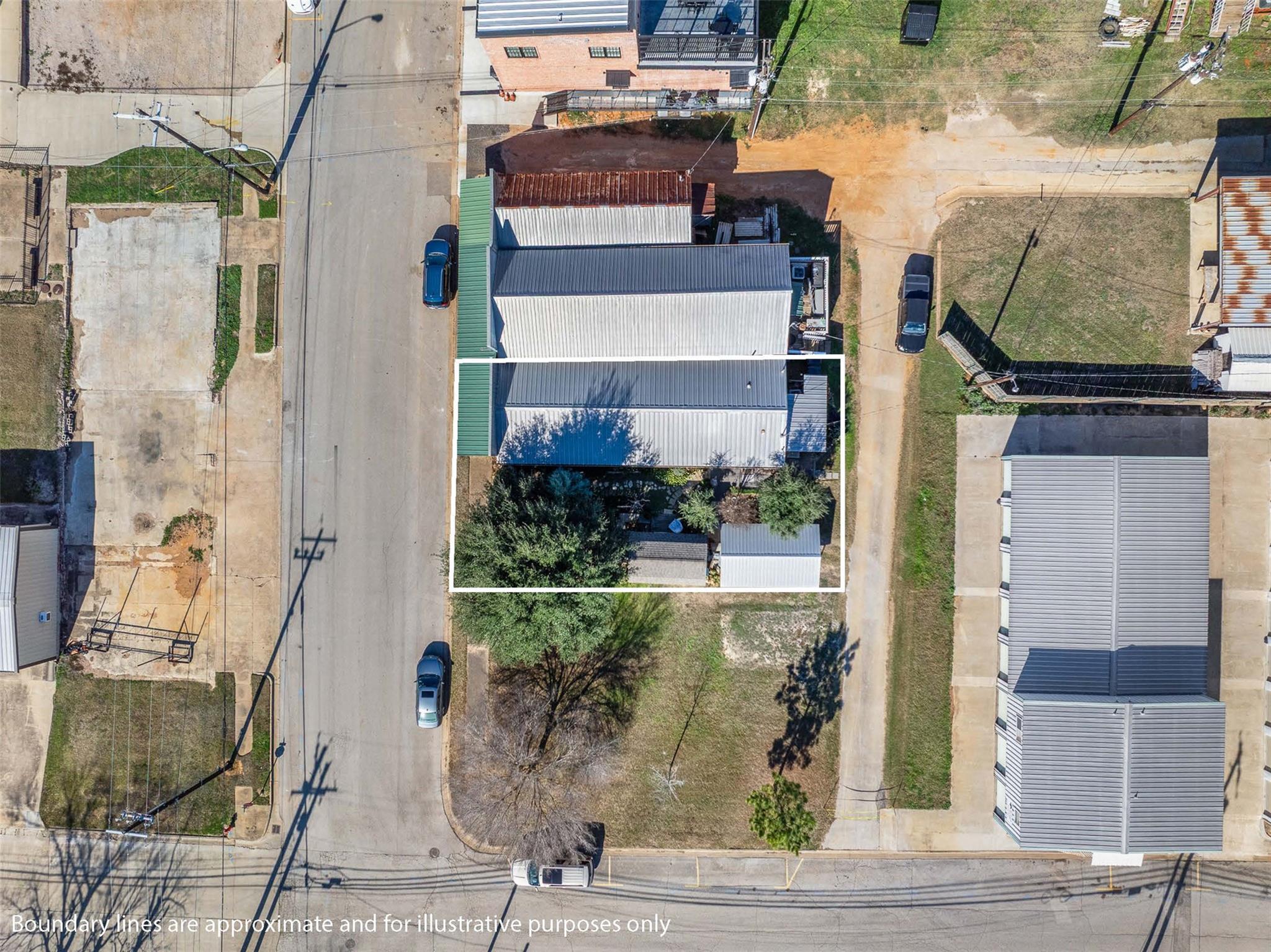 207 S Hill St, Caldwell, TX 77836