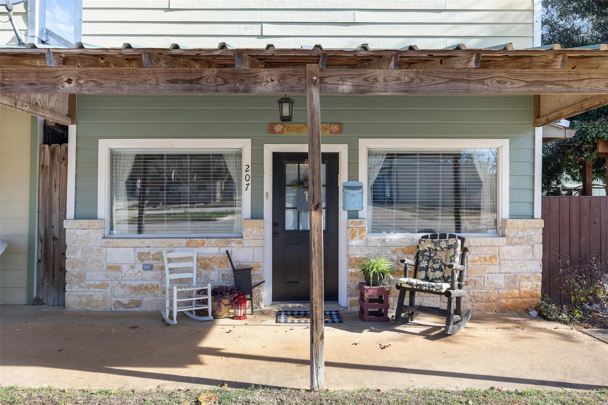207 S Hill St, Caldwell, TX 77836