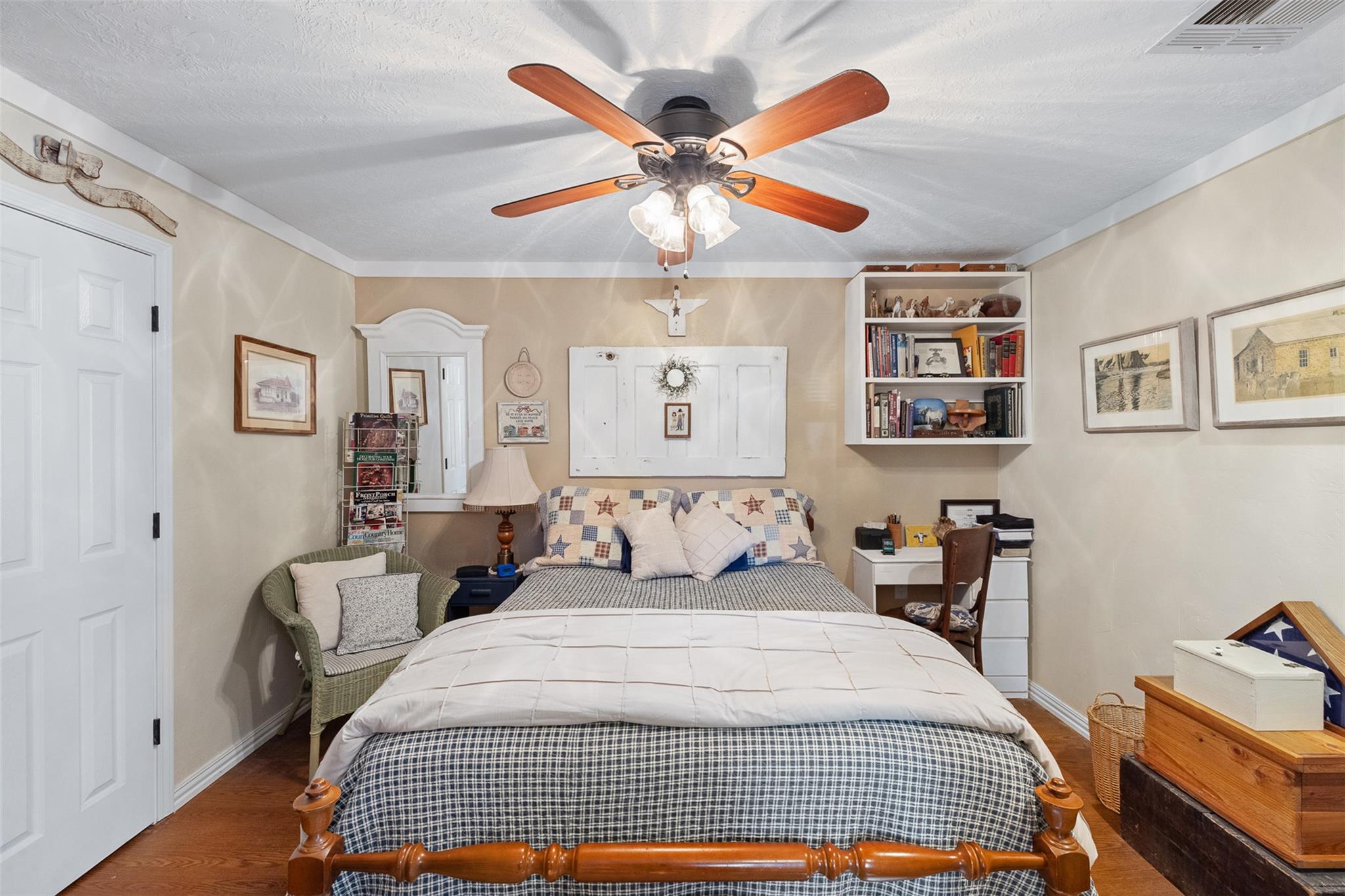 207 S Hill St, Caldwell, TX 77836