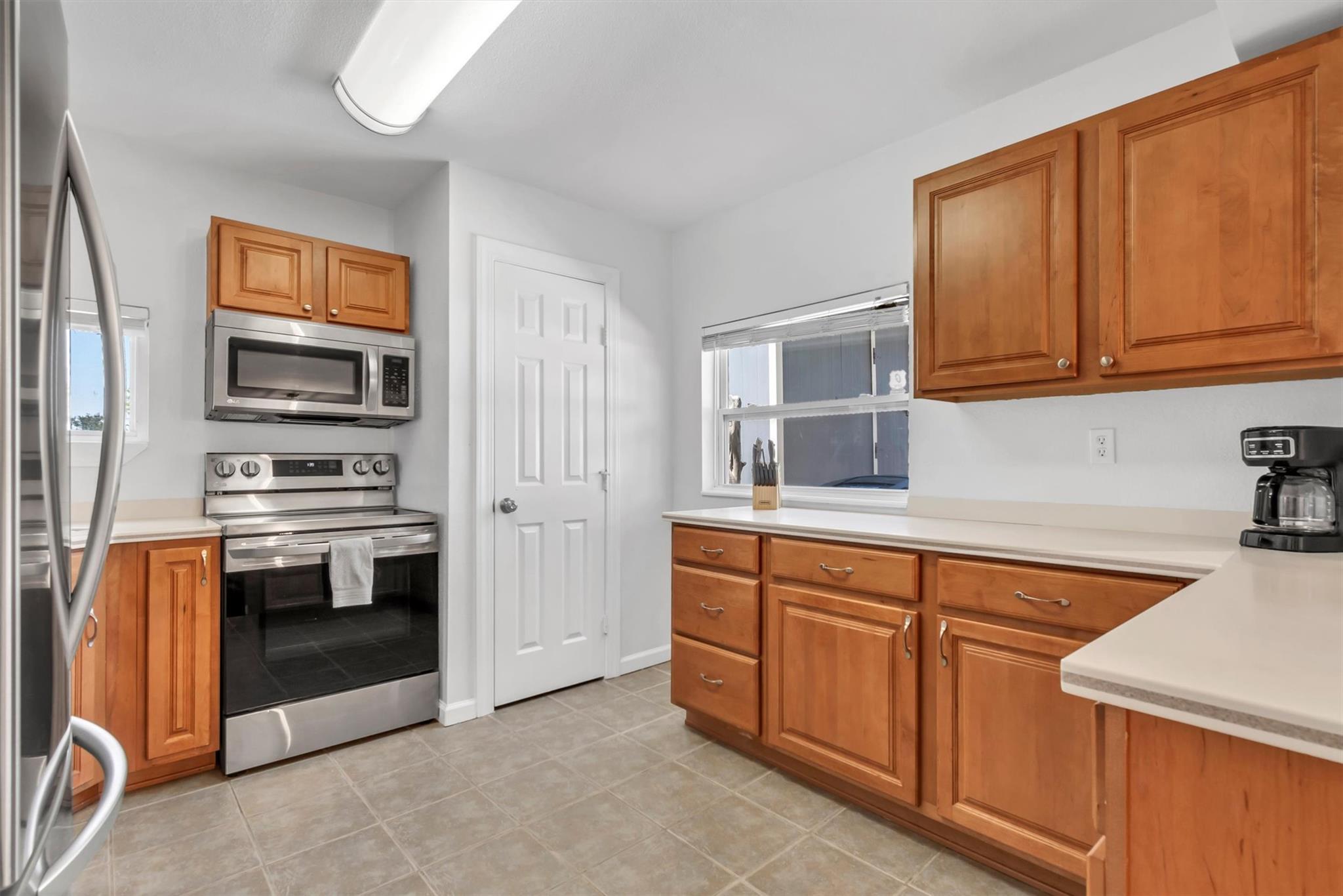 612 Mockingbird Dr, Canyon Lake, TX 78133