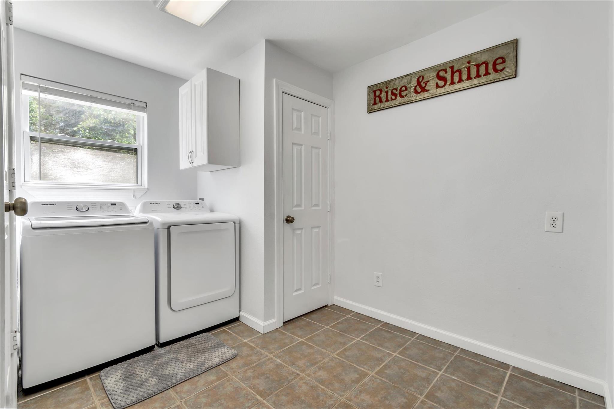 612 Mockingbird Dr, Canyon Lake, TX 78133