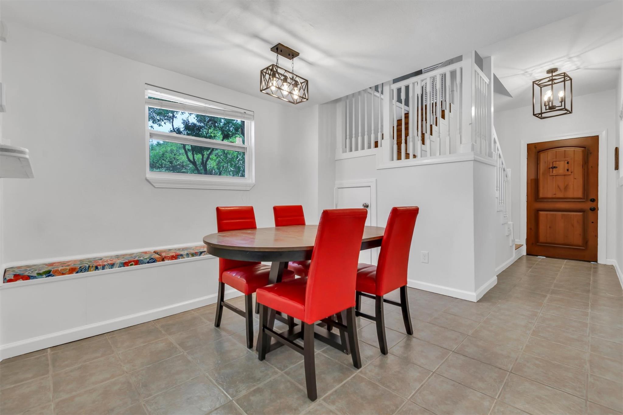 612 Mockingbird Dr, Canyon Lake, TX 78133