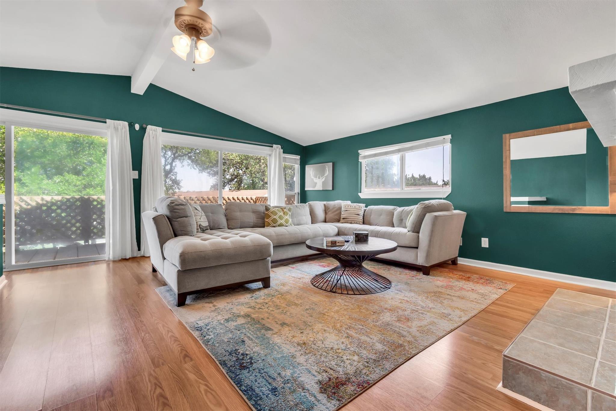 612 Mockingbird Dr, Canyon Lake, TX 78133