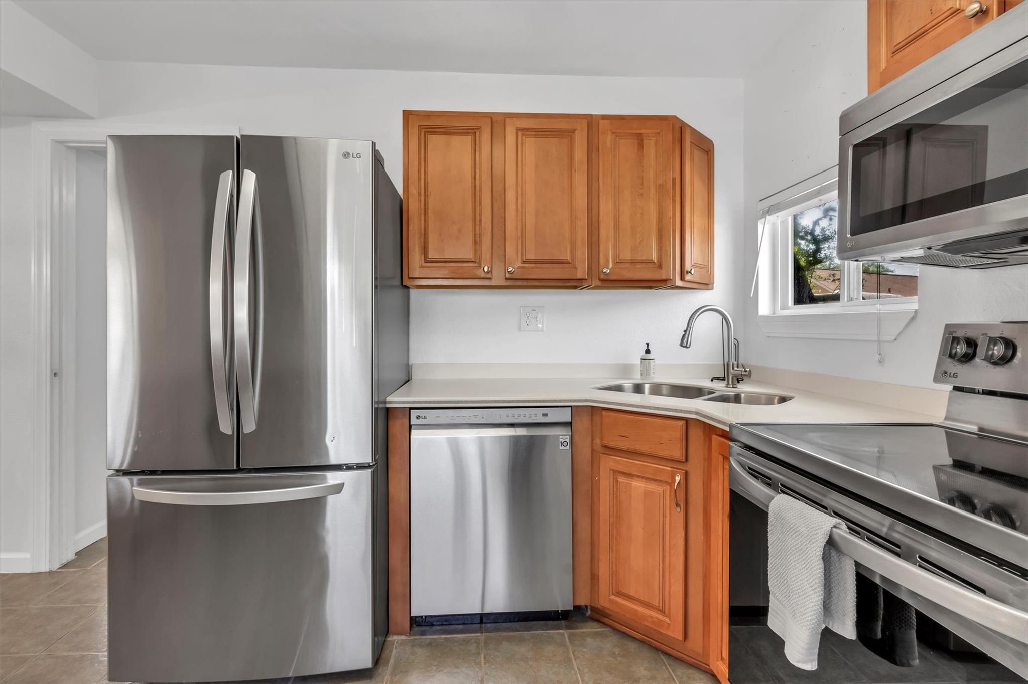 612 Mockingbird Dr, Canyon Lake, TX 78133