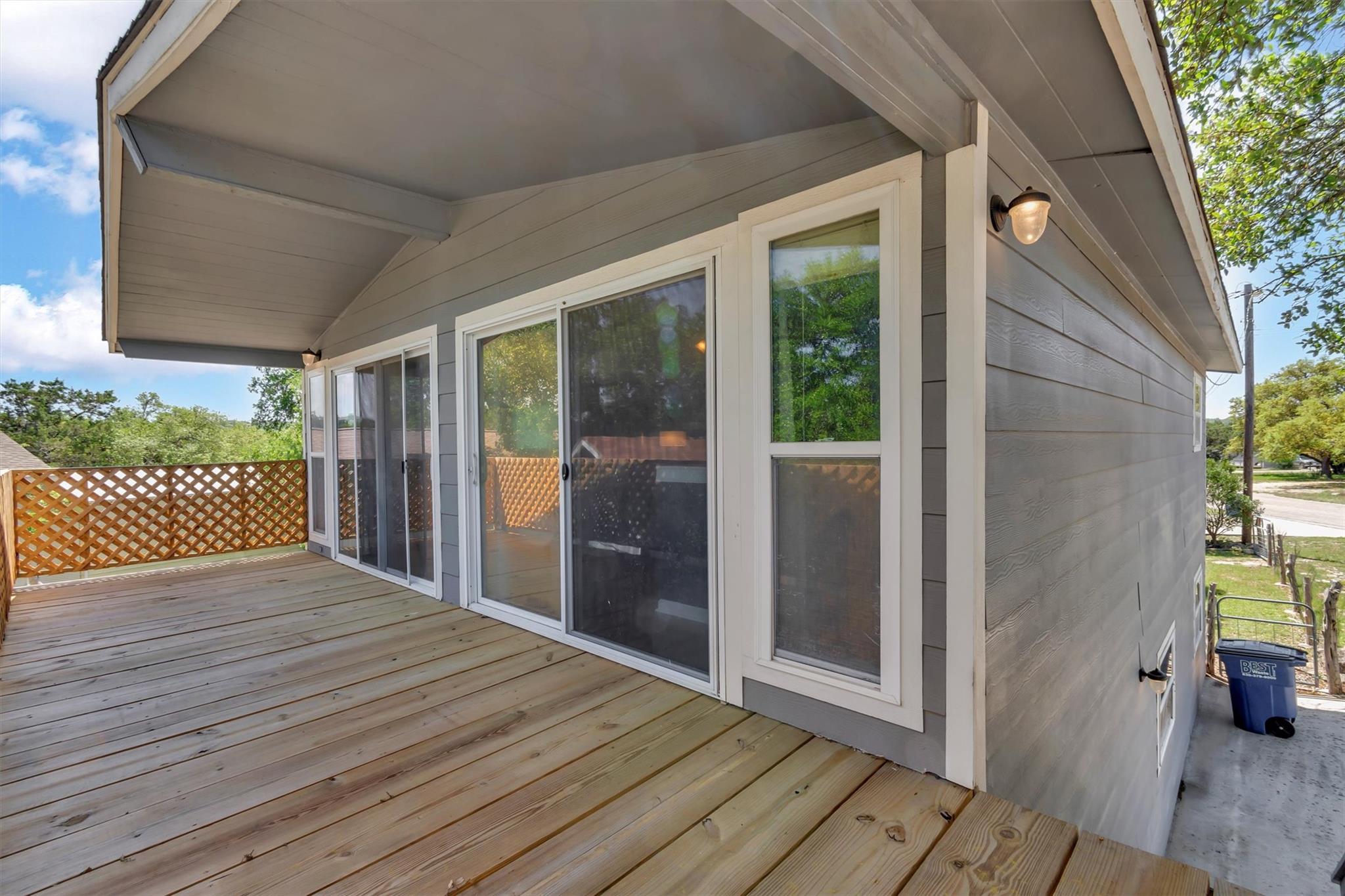 612 Mockingbird Dr, Canyon Lake, TX 78133