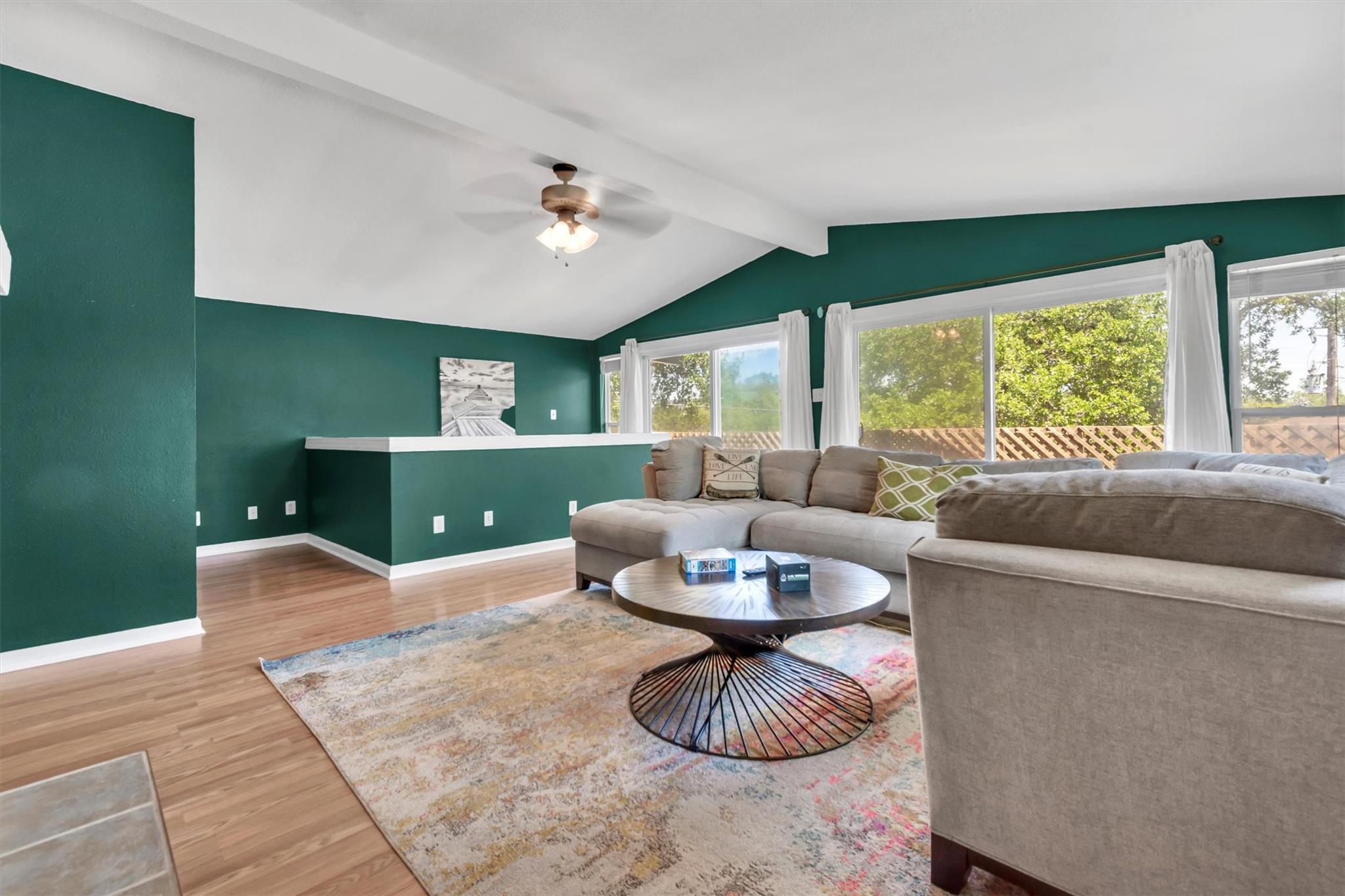 612 Mockingbird Dr, Canyon Lake, TX 78133