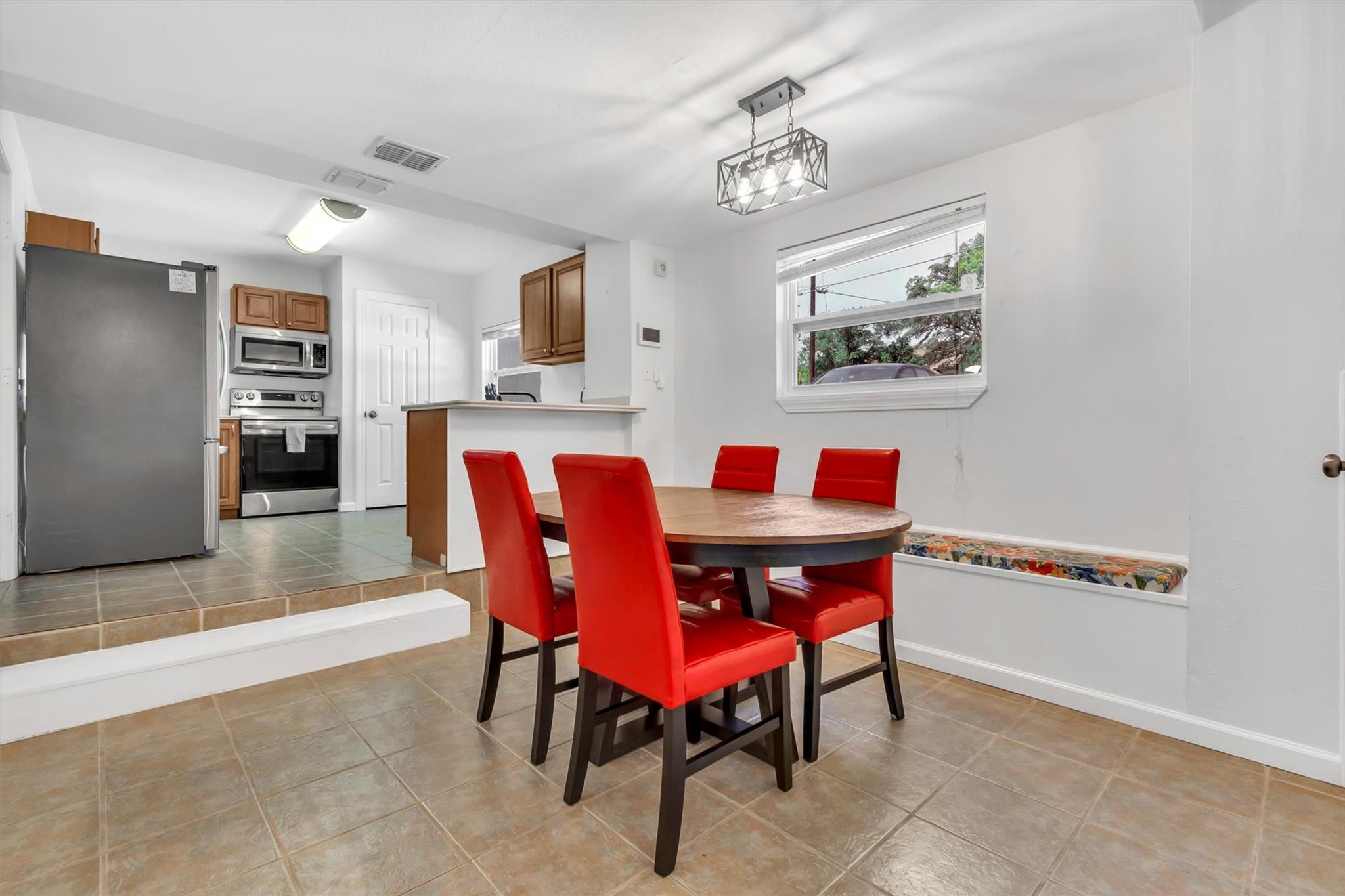 612 Mockingbird Dr, Canyon Lake, TX 78133