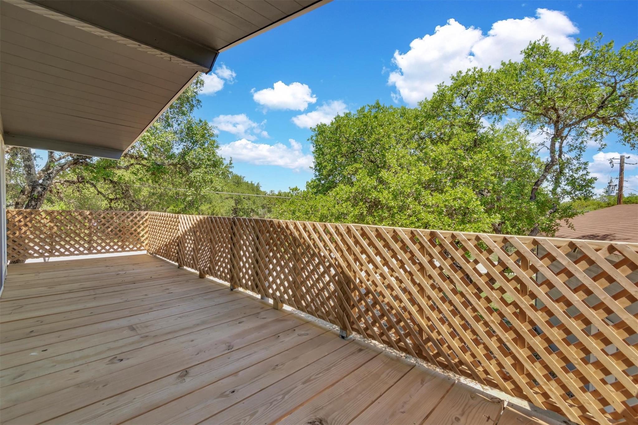 612 Mockingbird Dr, Canyon Lake, TX 78133