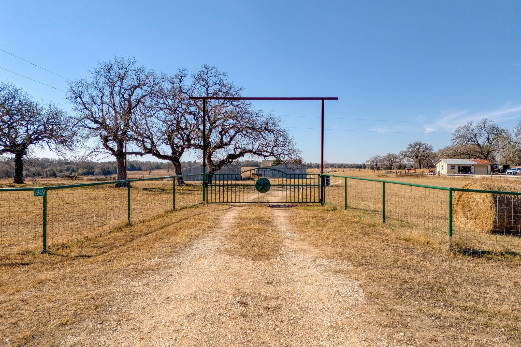 1949 Fm 619, Elgin, TX 78621