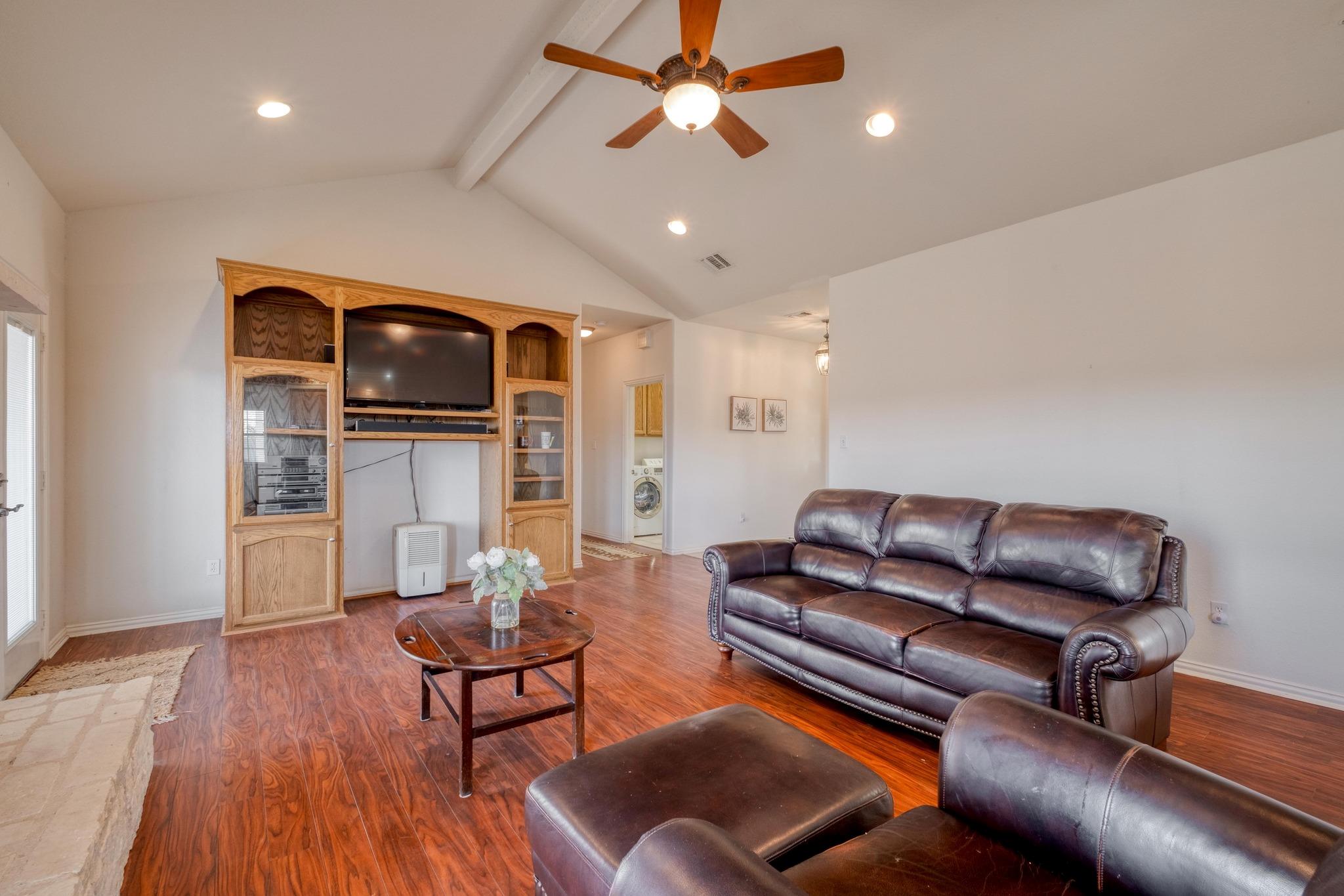 1949 Fm 619, Elgin, TX 78621