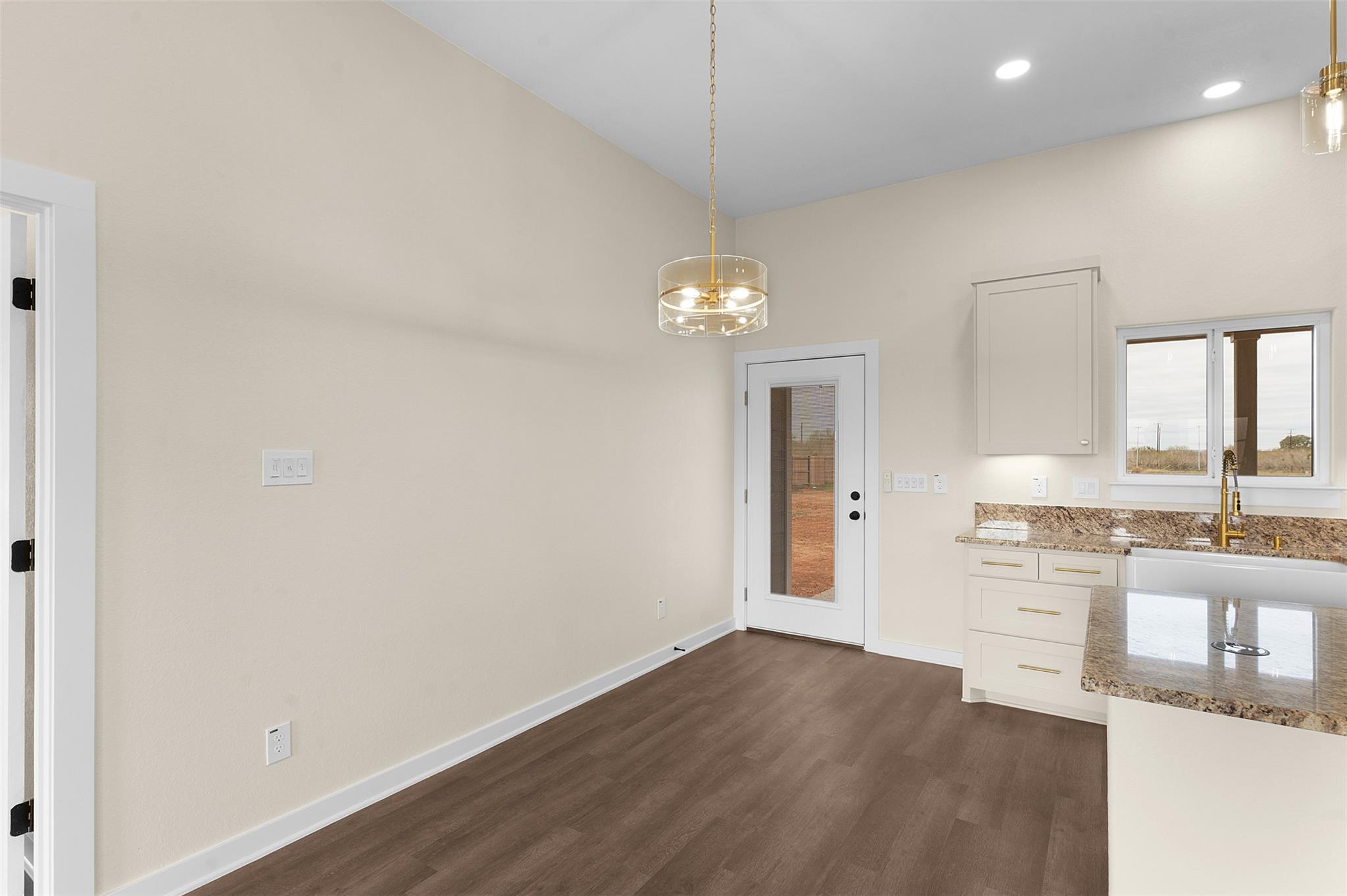 7319 Tiff Nicole Ln, Von Ormy, TX 78073