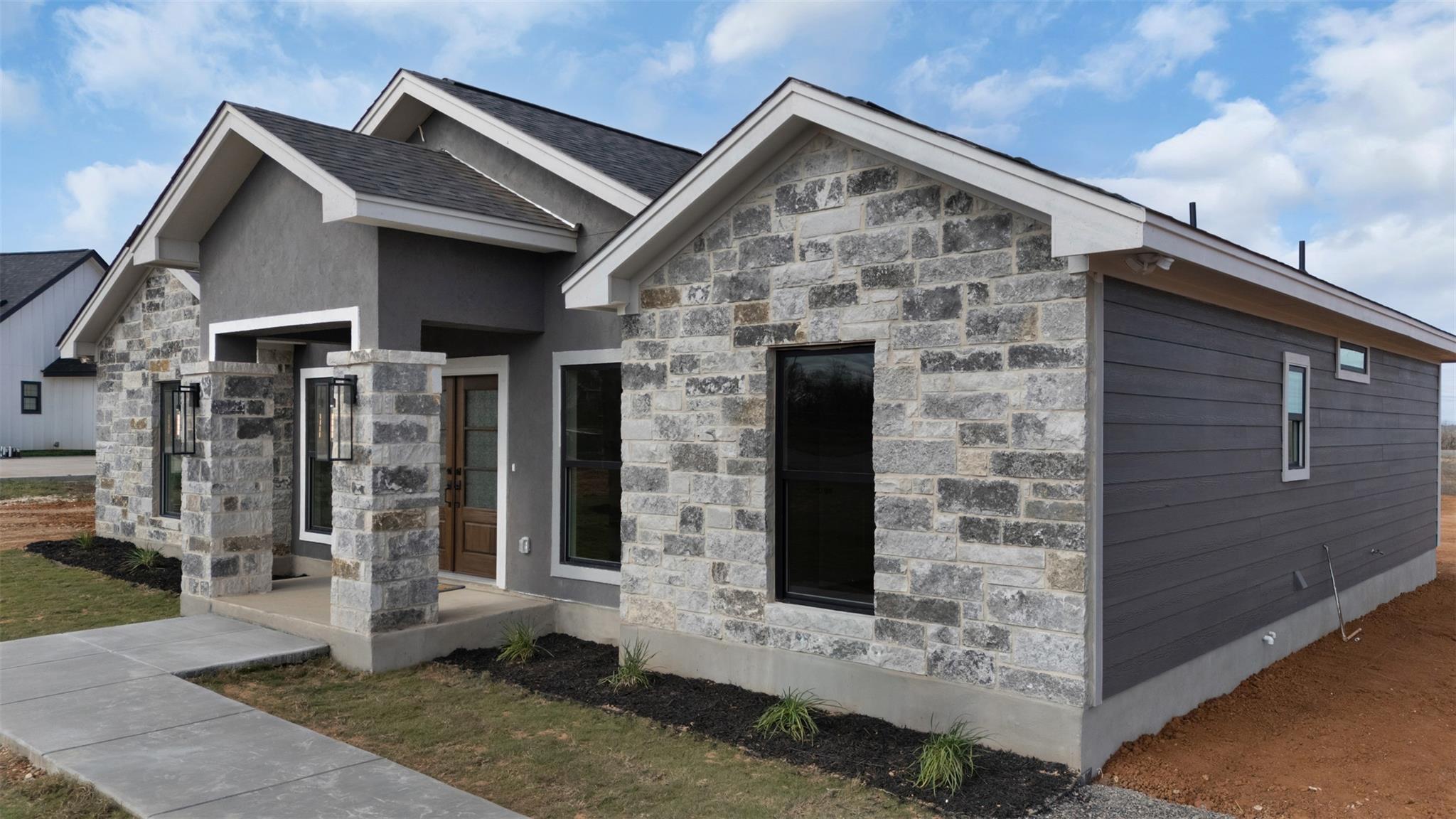 7319 Tiff Nicole Ln, Von Ormy, TX 78073