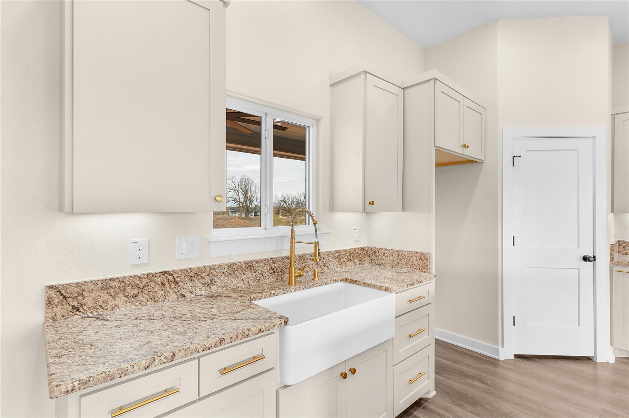 7319 Tiff Nicole Ln, Von Ormy, TX 78073