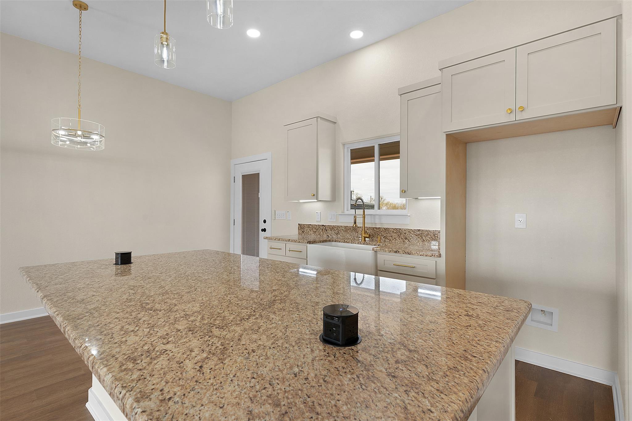 7319 Tiff Nicole Ln, Von Ormy, TX 78073