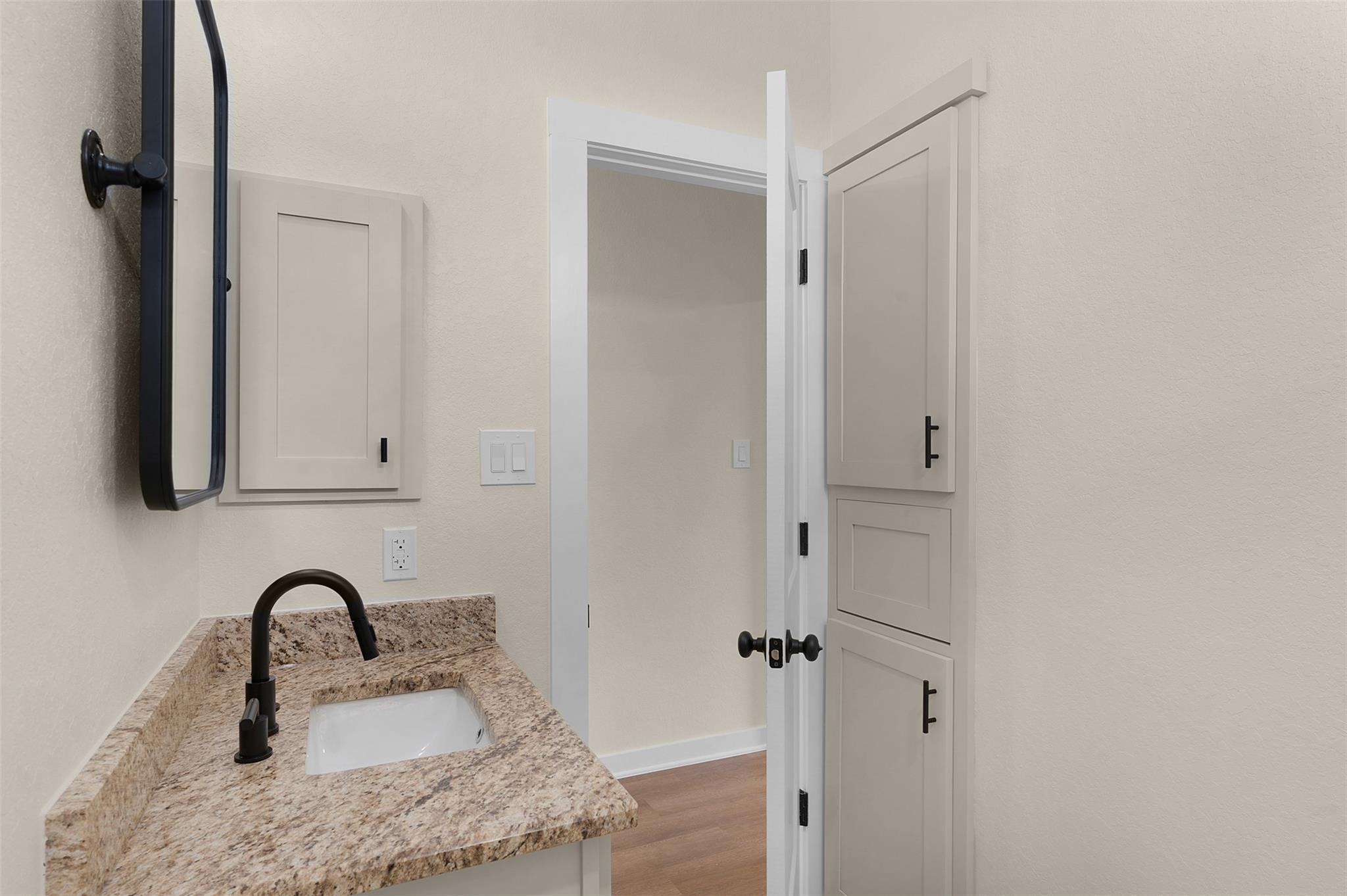 7319 Tiff Nicole Ln, Von Ormy, TX 78073