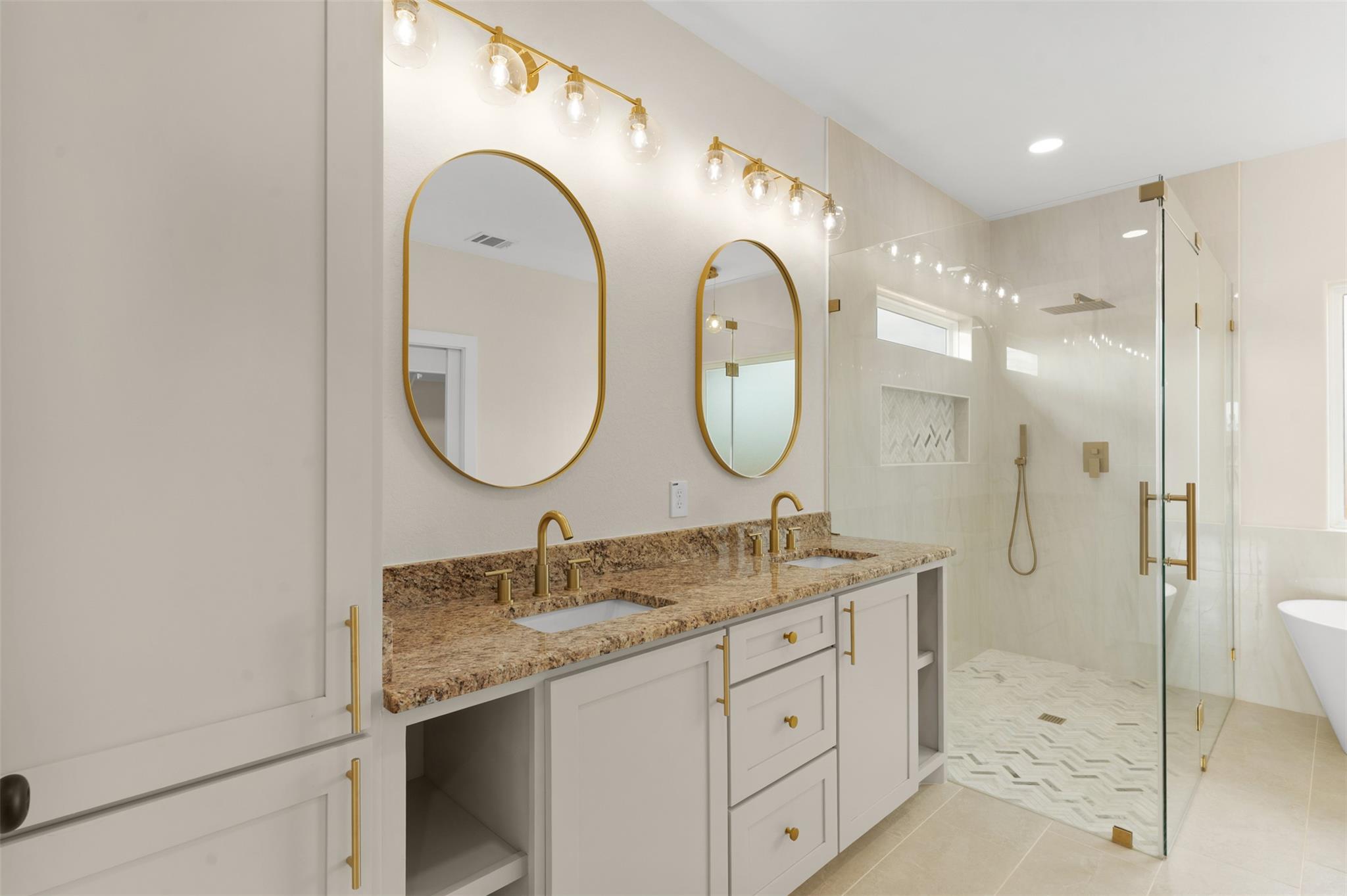 7319 Tiff Nicole Ln, Von Ormy, TX 78073