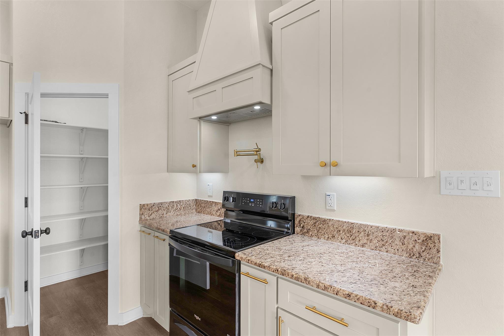 7349 Tiff Nicole Ln, Von Ormy, TX 78073