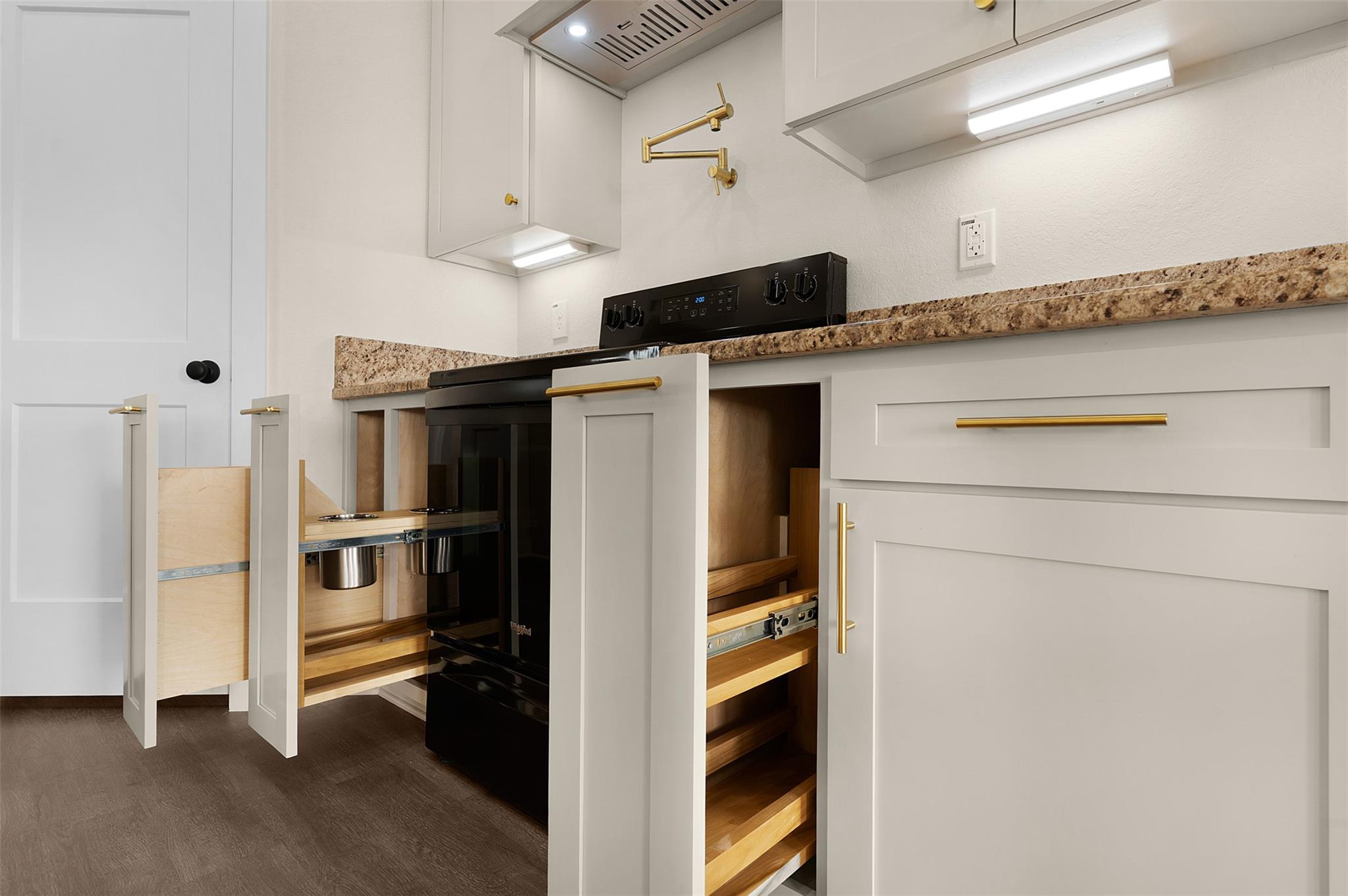 7319 Tiff Nicole Ln, Von Ormy, TX 78073