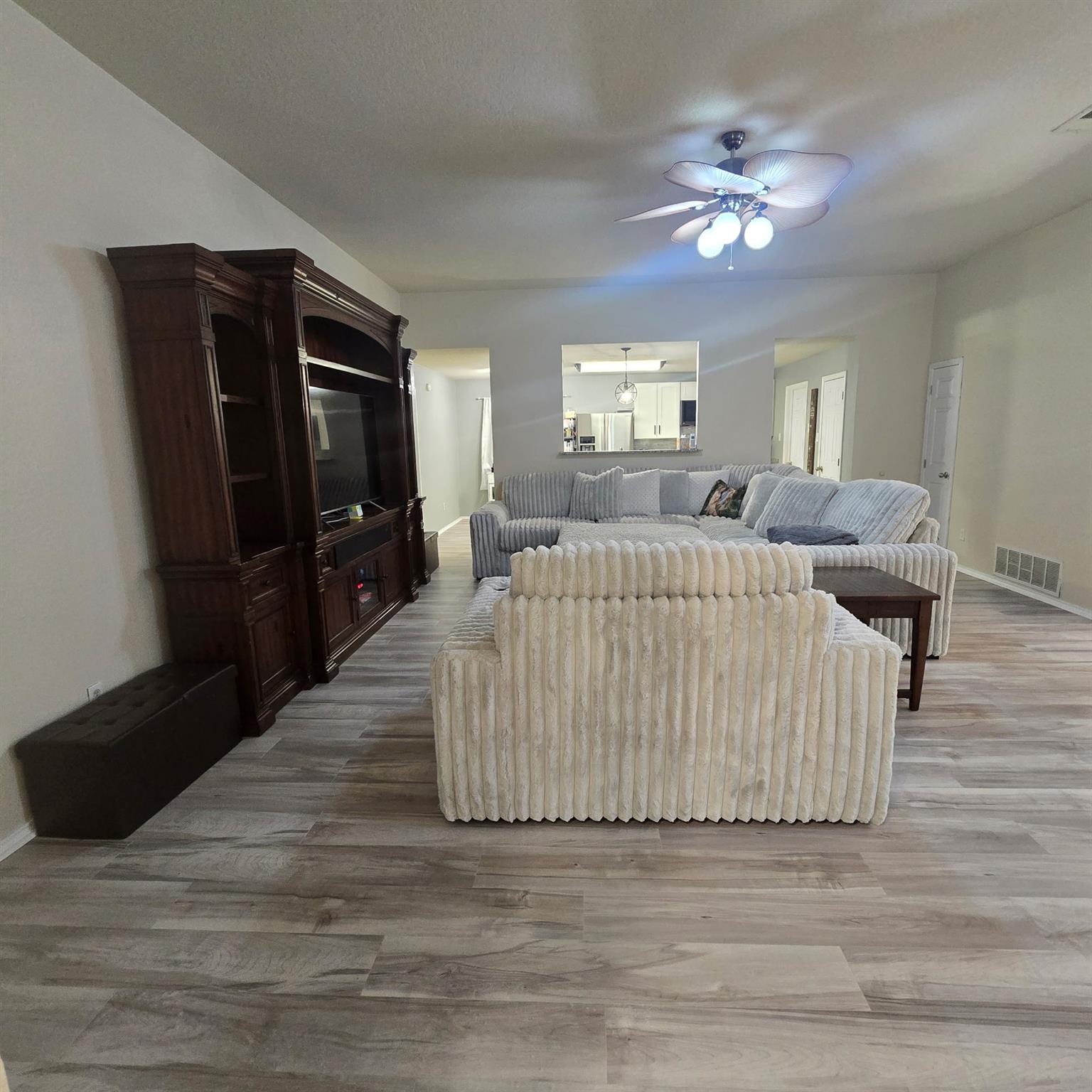 212 Druse Ln, Jarrell, TX 76537