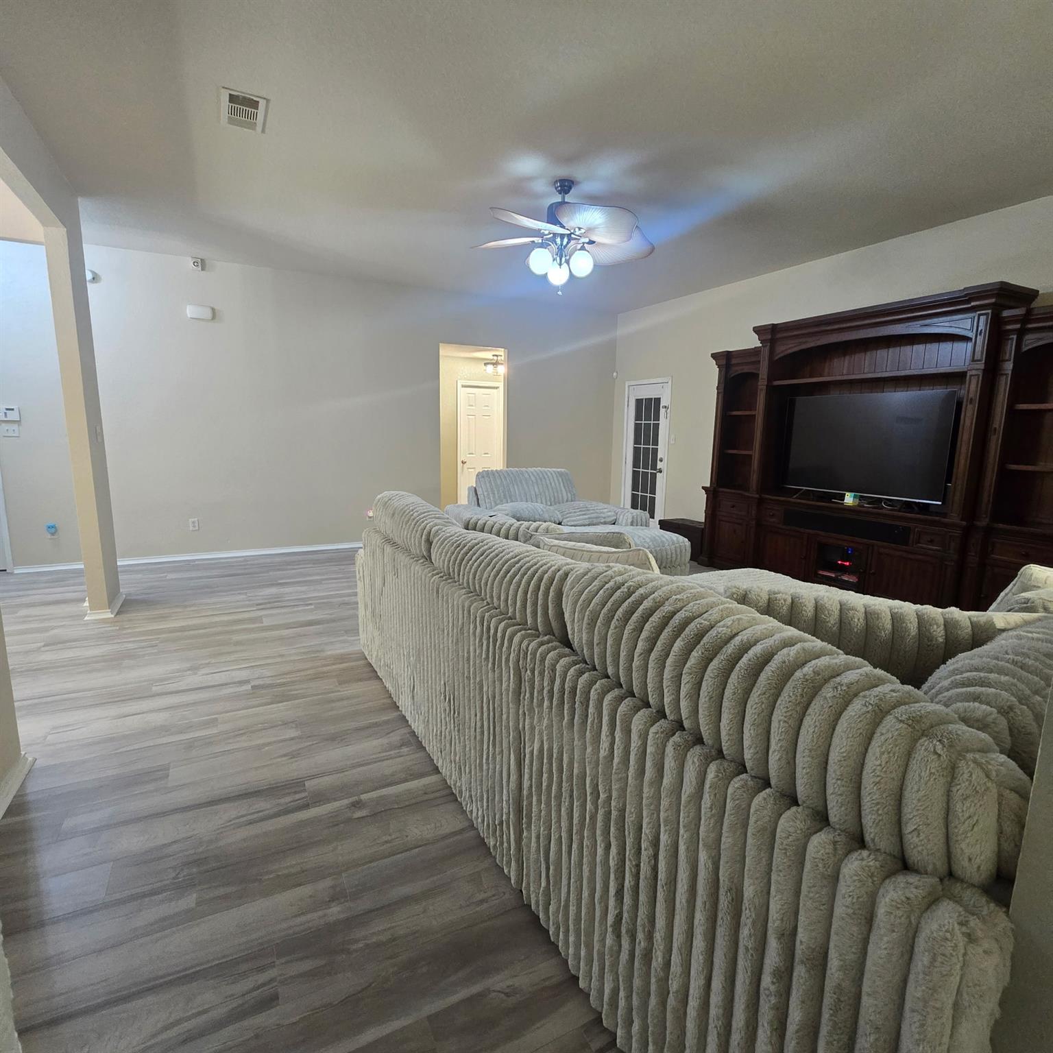 212 Druse Ln, Jarrell, TX 76537