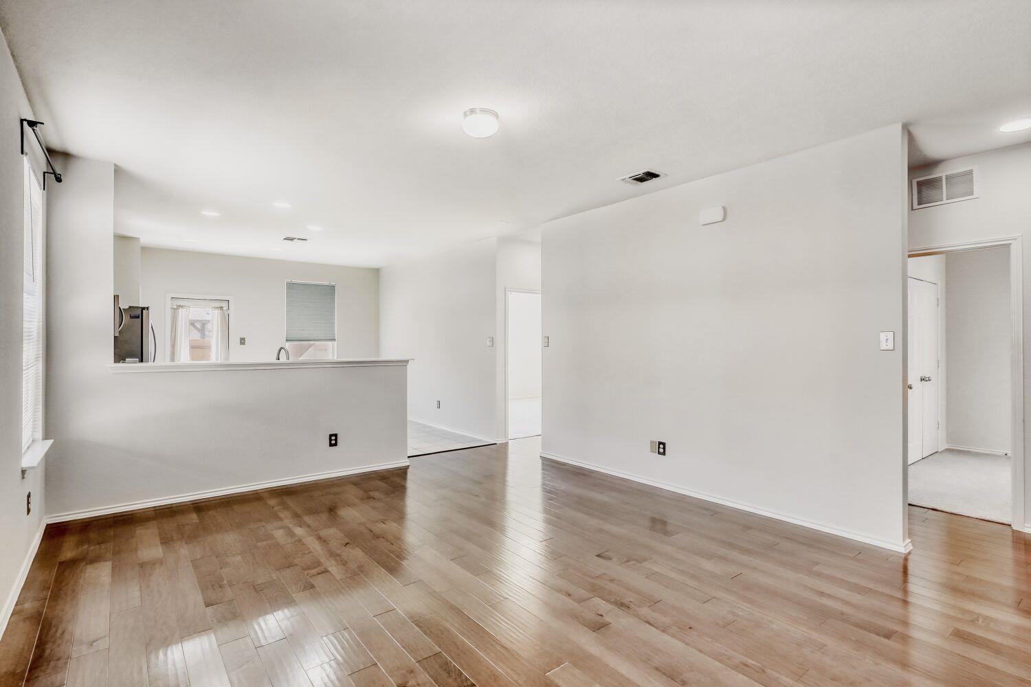 183 EVES NECKLACE Dr, Buda, TX 75610