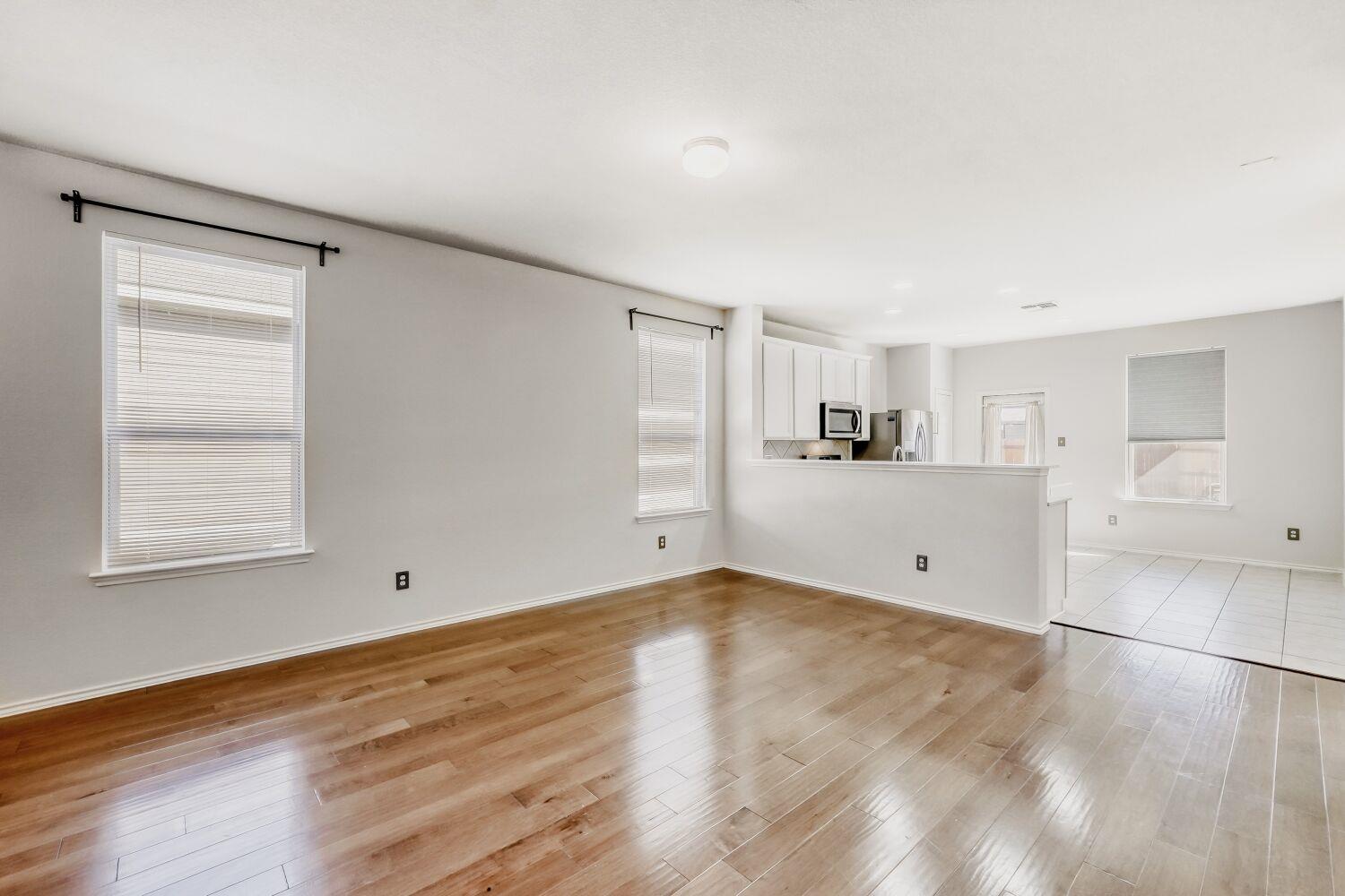 183 EVES NECKLACE Dr, Buda, TX 75610