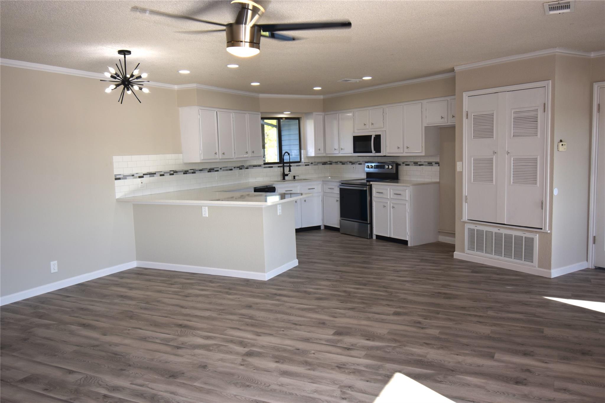 609 Nomad Dr, Spicewood, TX 78669