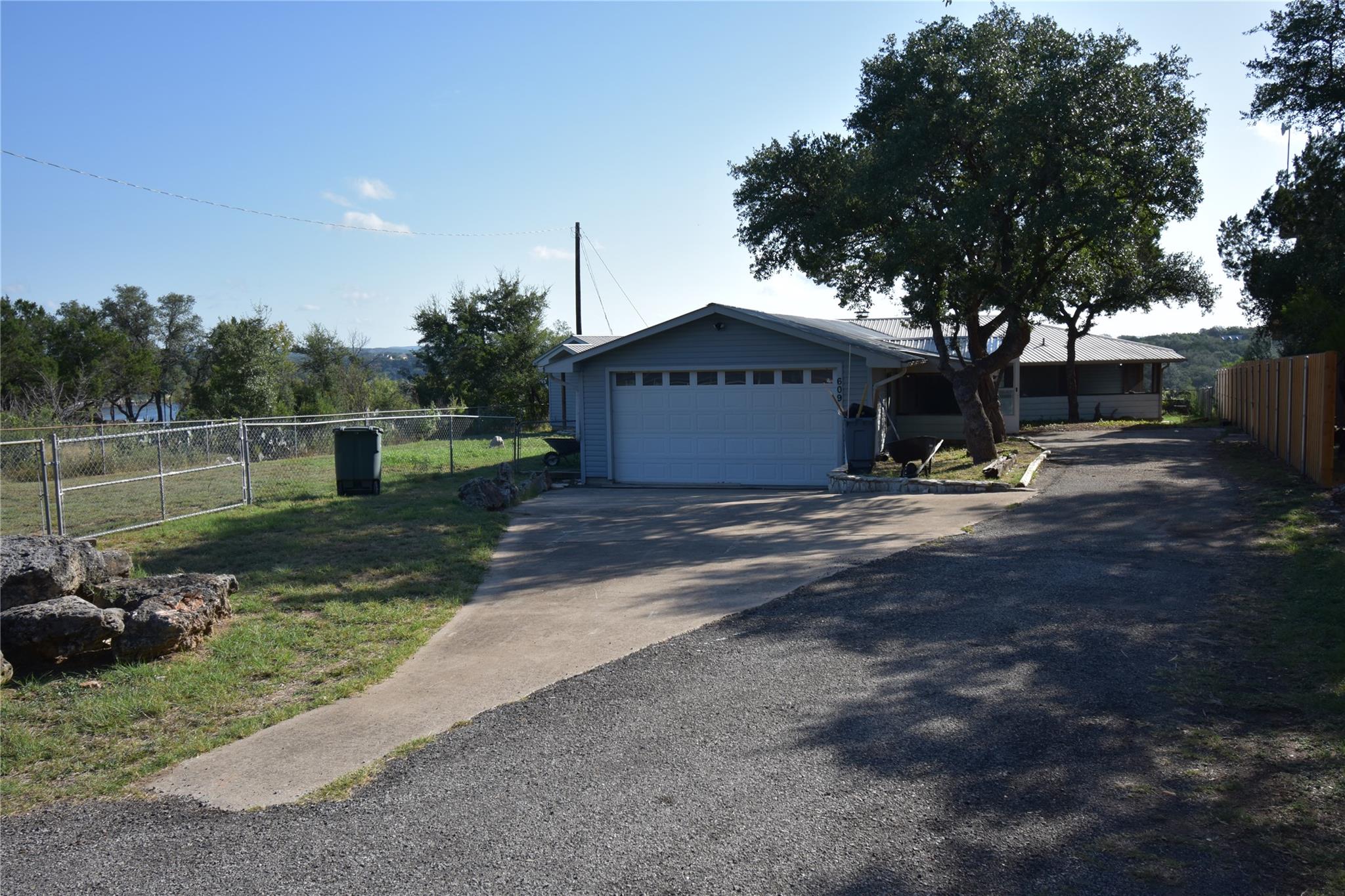 609 Nomad Dr, Spicewood, TX 78669