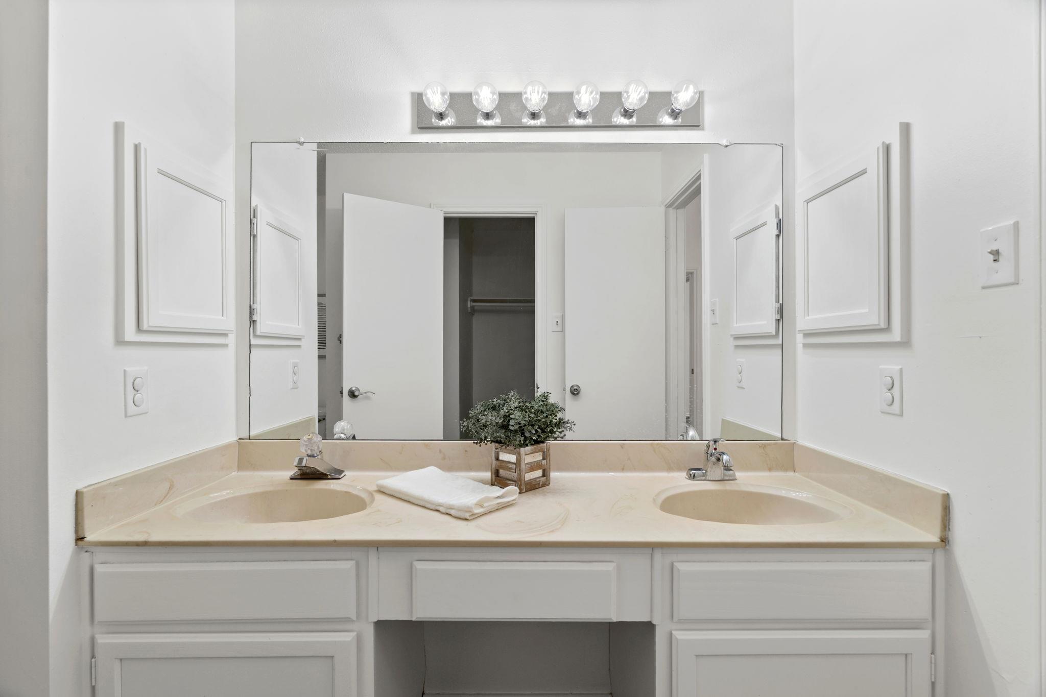 800 Saunders Dr, Round Rock, TX 78664