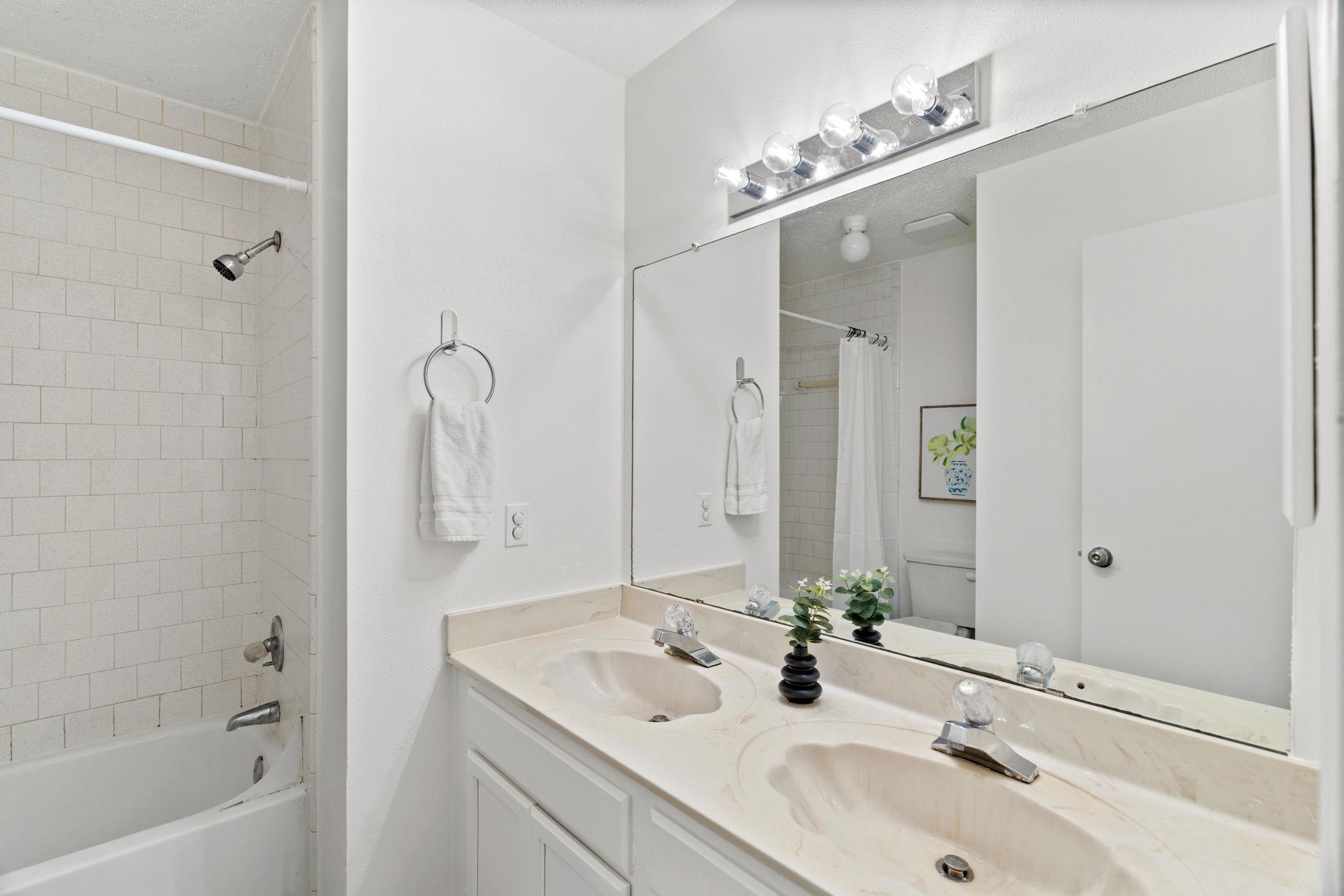 800 Saunders Dr, Round Rock, TX 78664