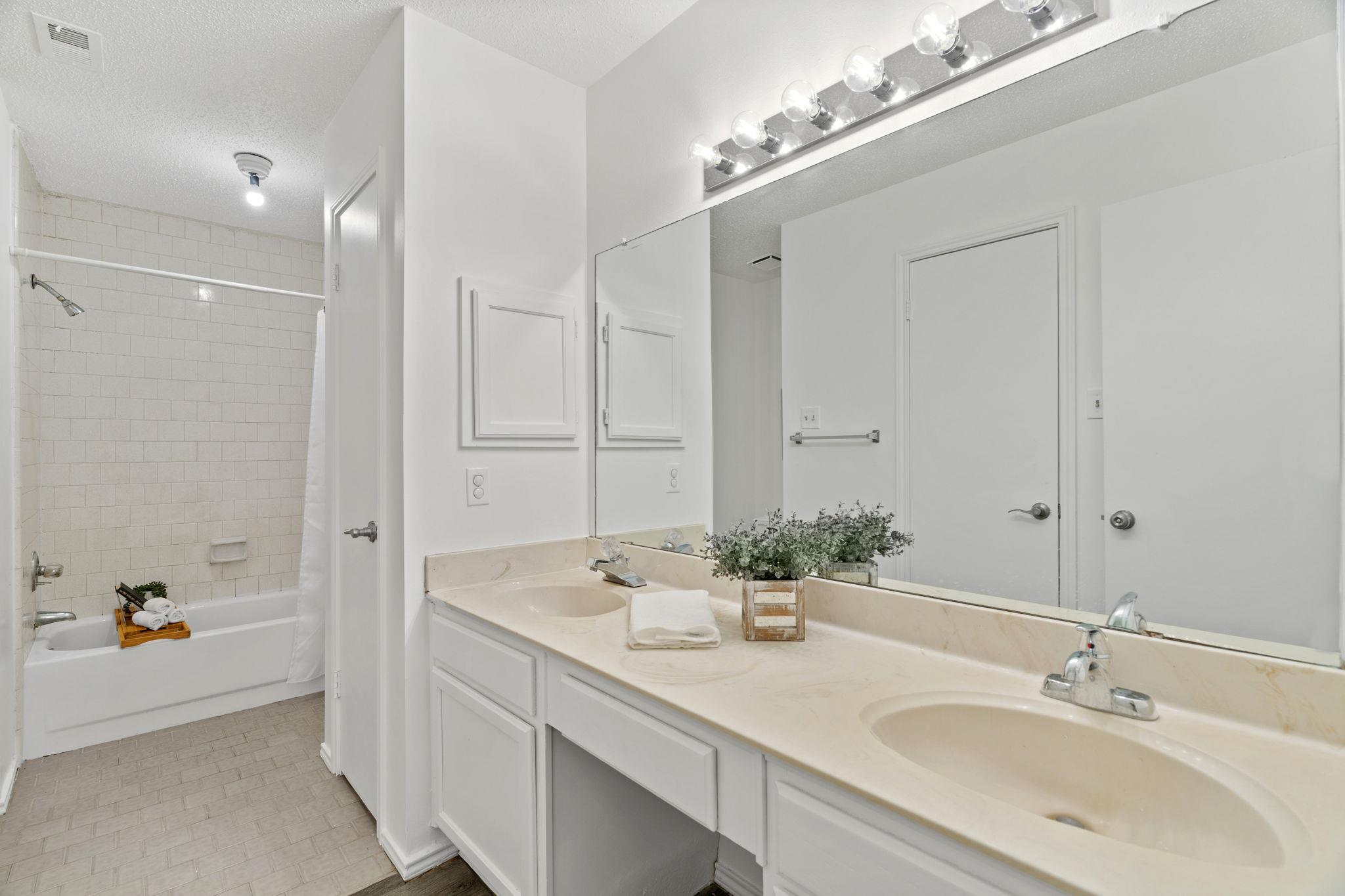 800 Saunders Dr, Round Rock, TX 78664