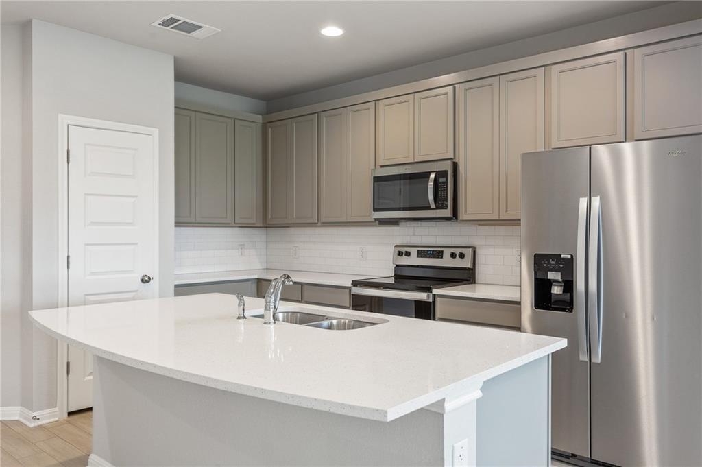 121 Unforgiven Dr, Jarrell, TX 76537