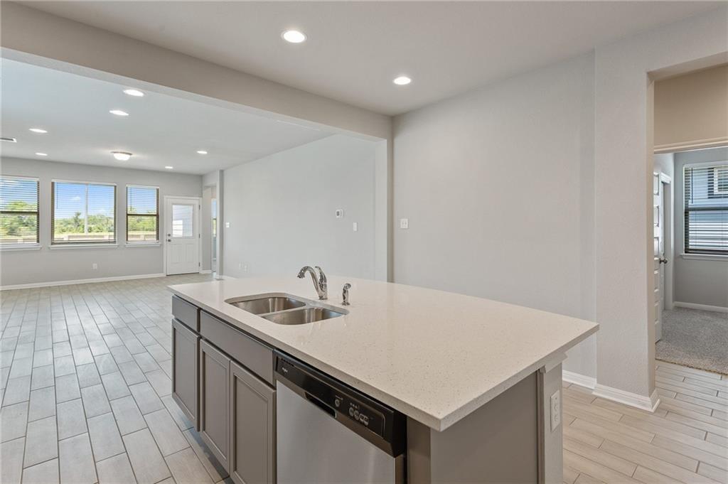 121 Unforgiven Dr, Jarrell, TX 76537