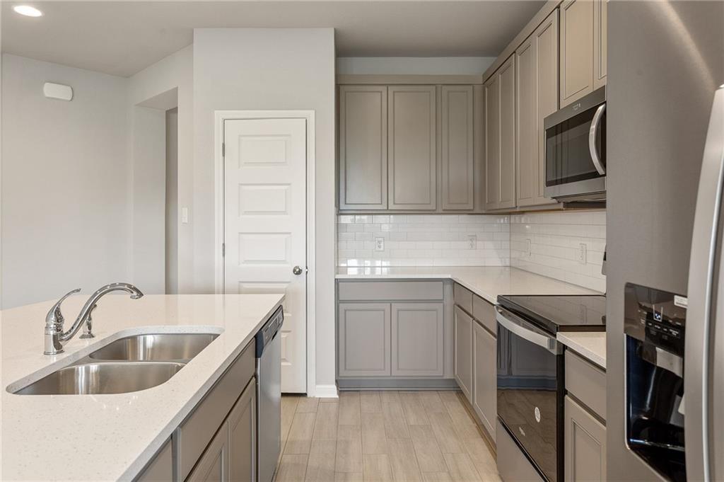 121 Unforgiven Dr, Jarrell, TX 76537