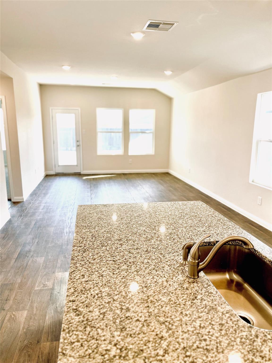 1420 London Way, Lockhart, TX 78644