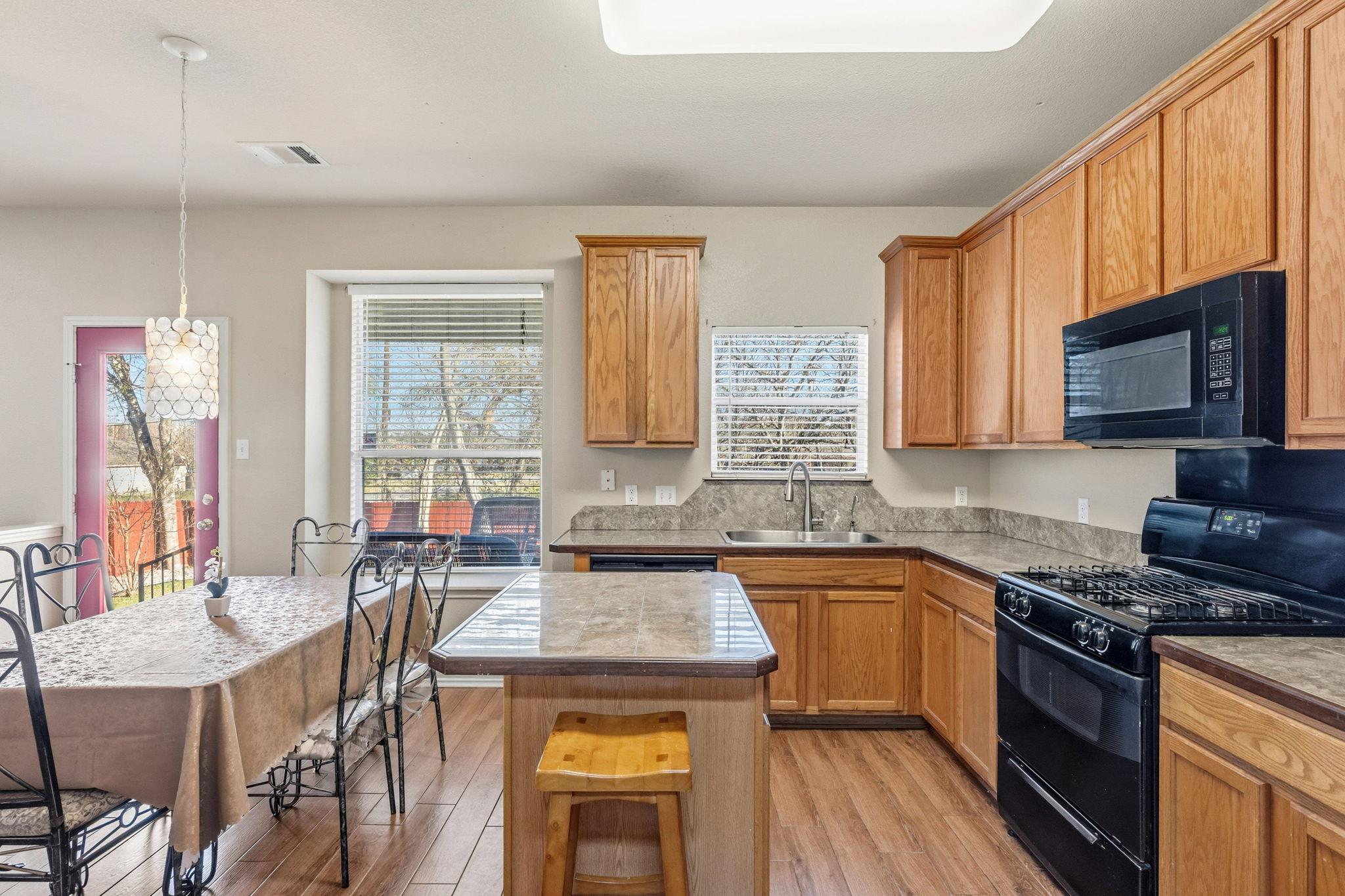 1809 Darjeeling Dr, Pflugerville, TX 78660