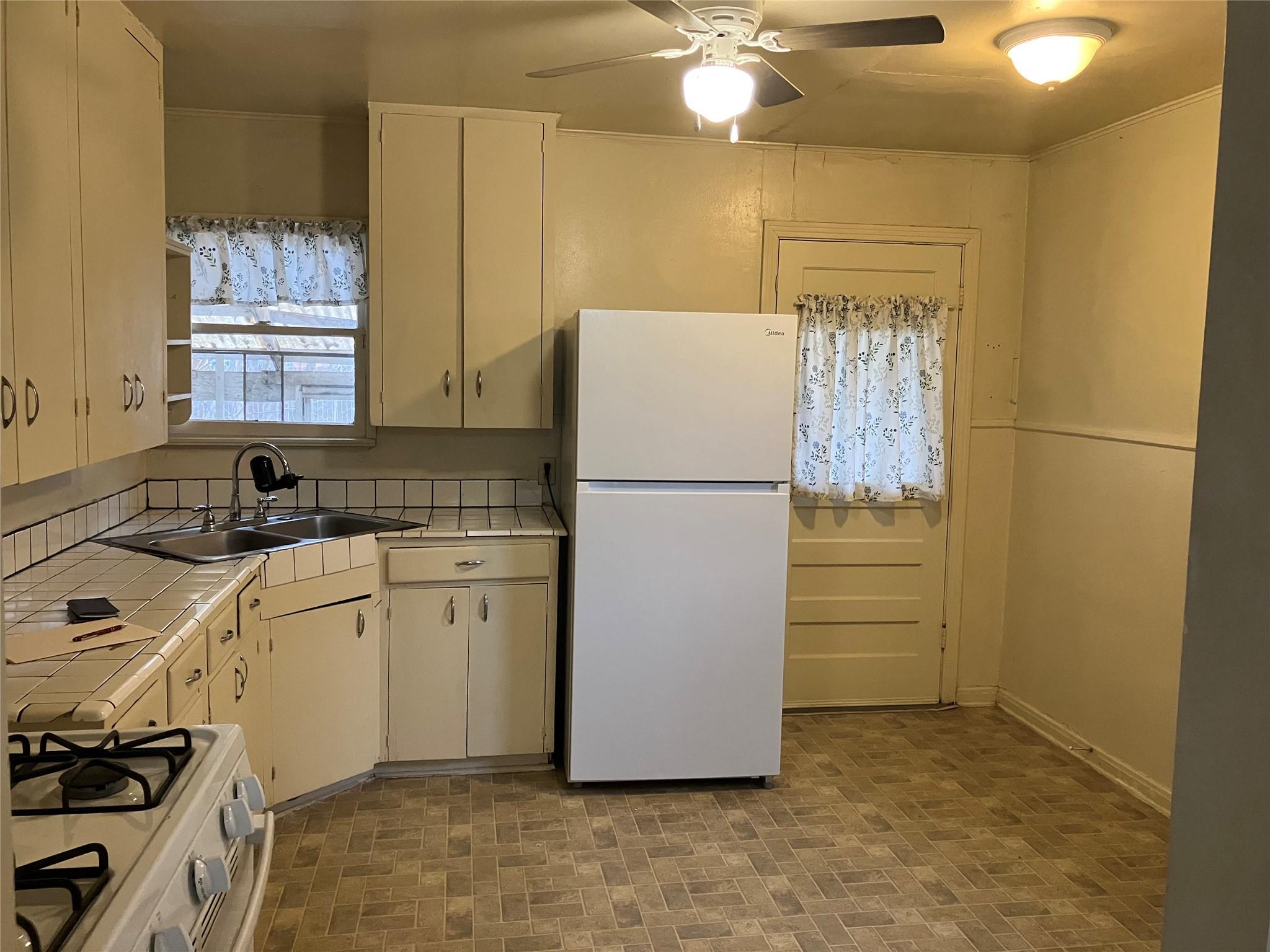 611 Clifford Dr, Austin, TX 78745