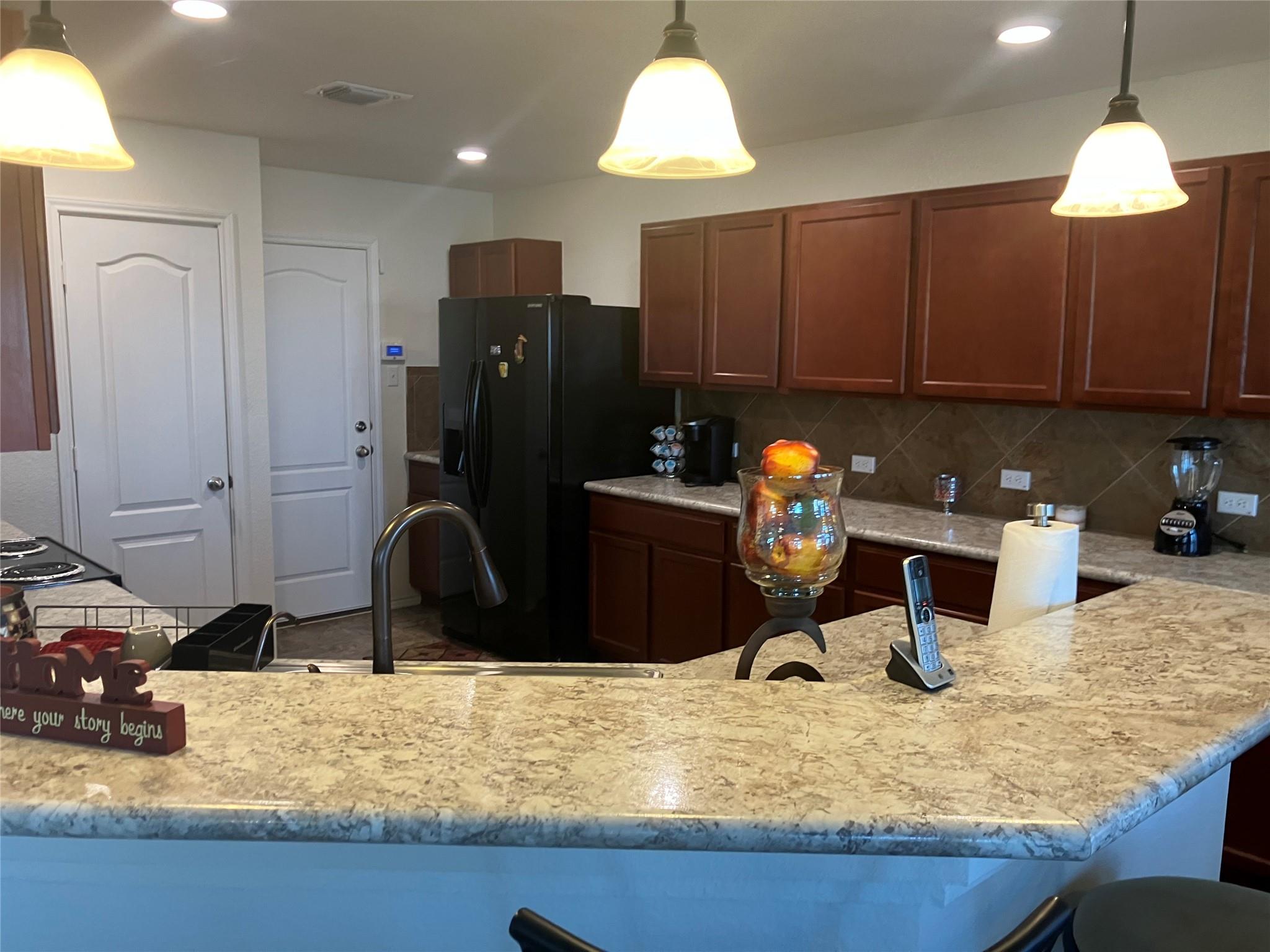 4410 Kings Canyon Dr, Taylor, TX 78634