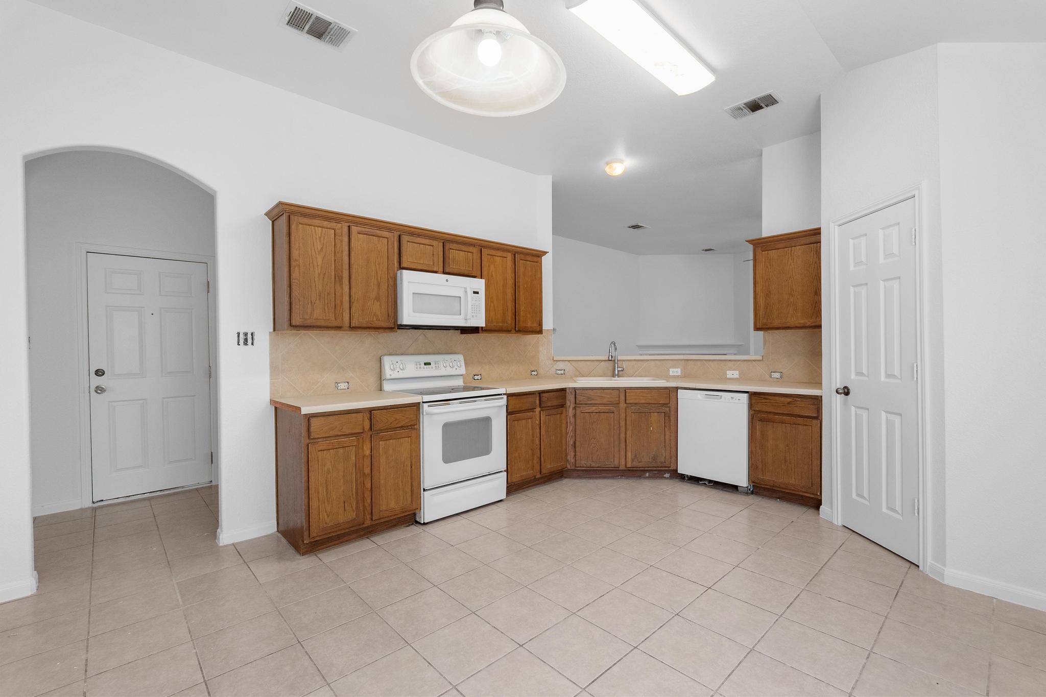 114 Gainer Dr, Hutto, TX 78634