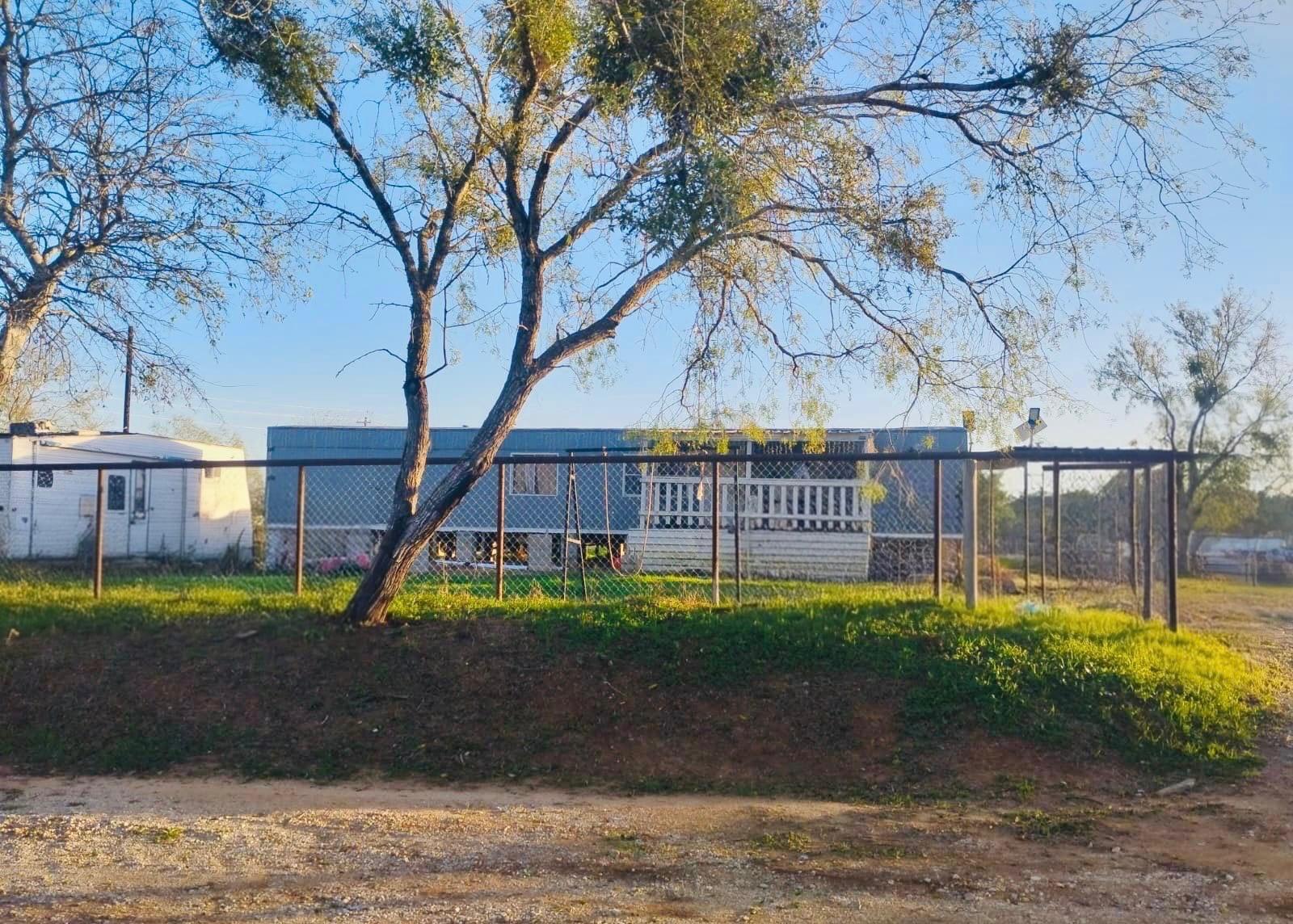 55 W County Road 159, Leesville, TX 78122