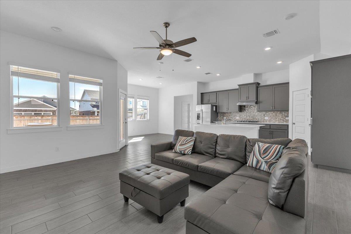 12620 Penguin Path, Manor, TX 78653