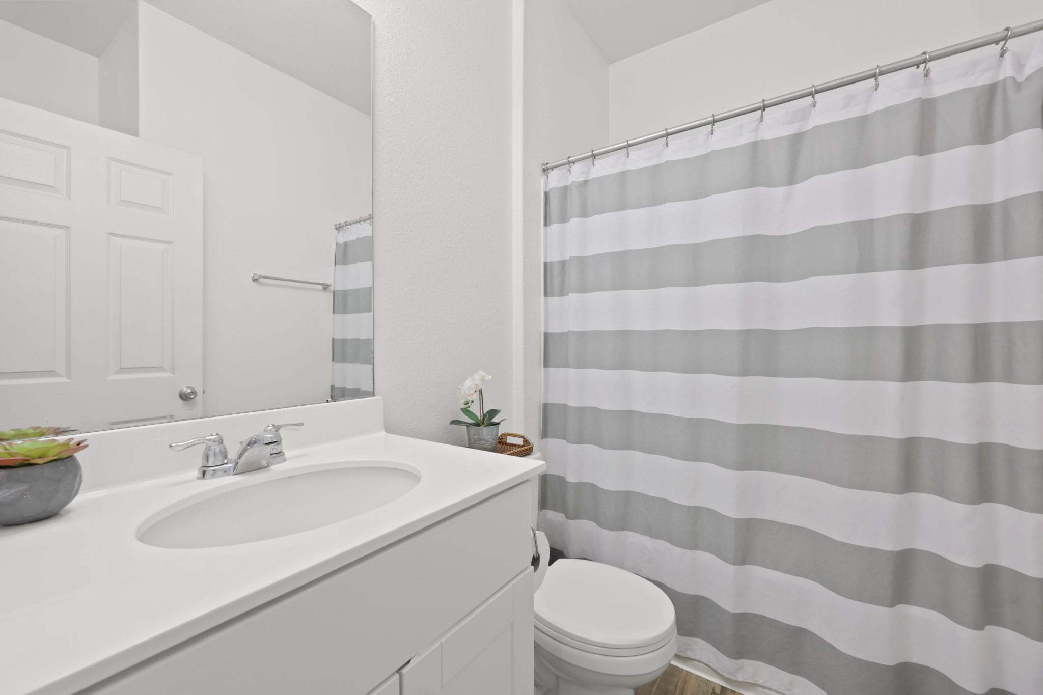 240 Bedford Falls Ln, Jarrell, TX 76537